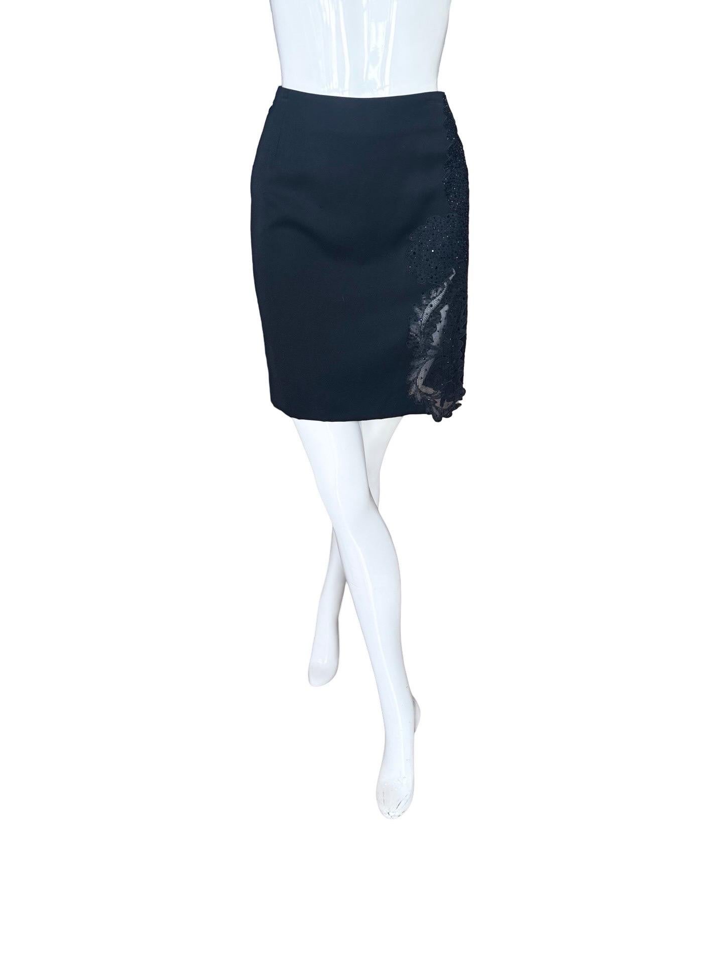 1990s Gianni Versace Black Applique Mini Skirt In Good Condition For Sale In Miami, FL
