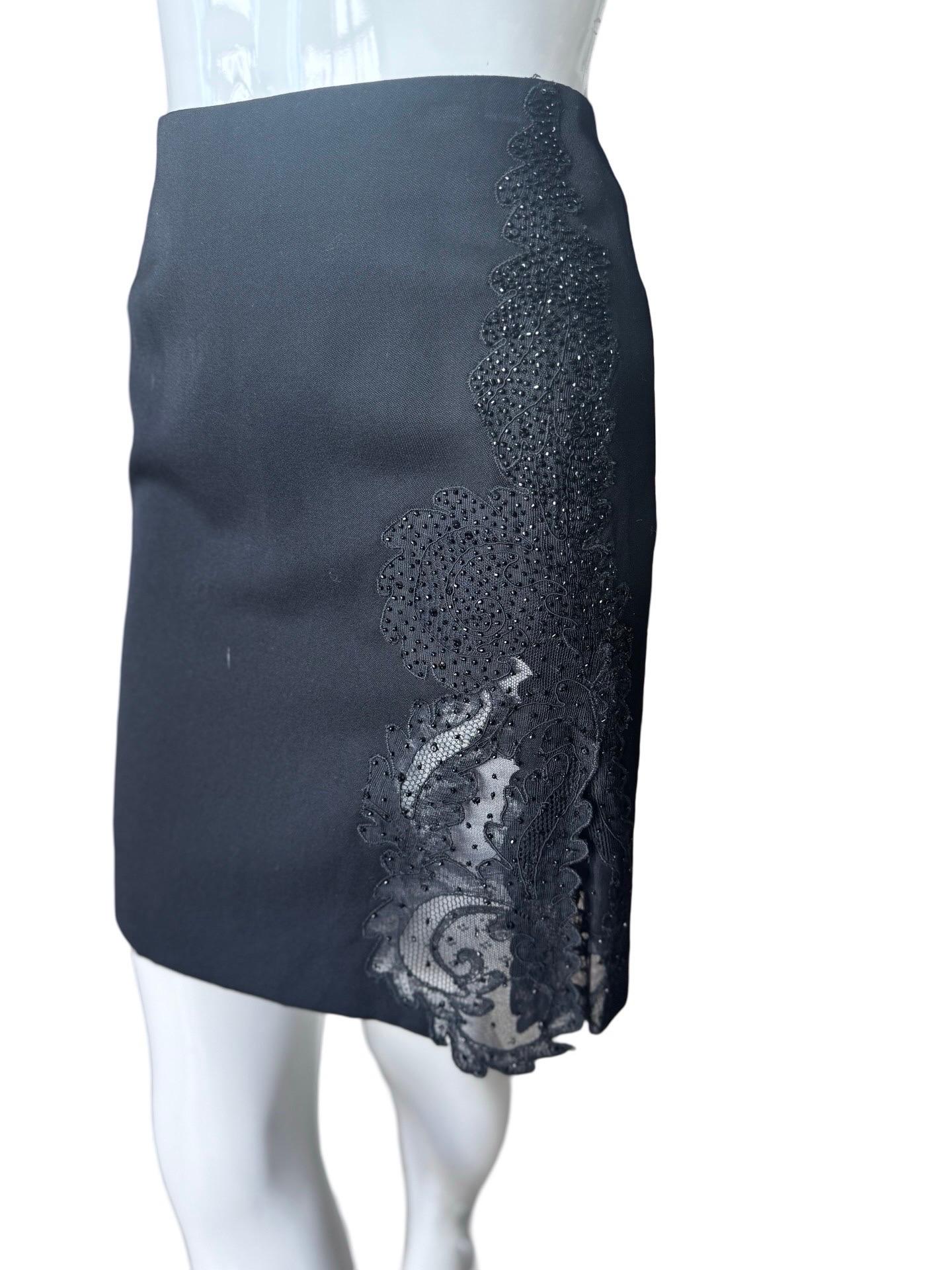 1990s Gianni Versace Black Applique Mini Skirt For Sale 2