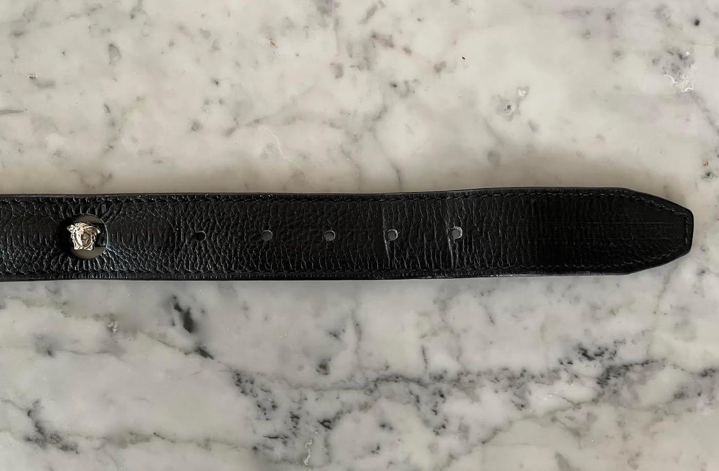 1990's GIANNI VERSACE black leather belt with silver Medusa heads & Greek key For Sale 2