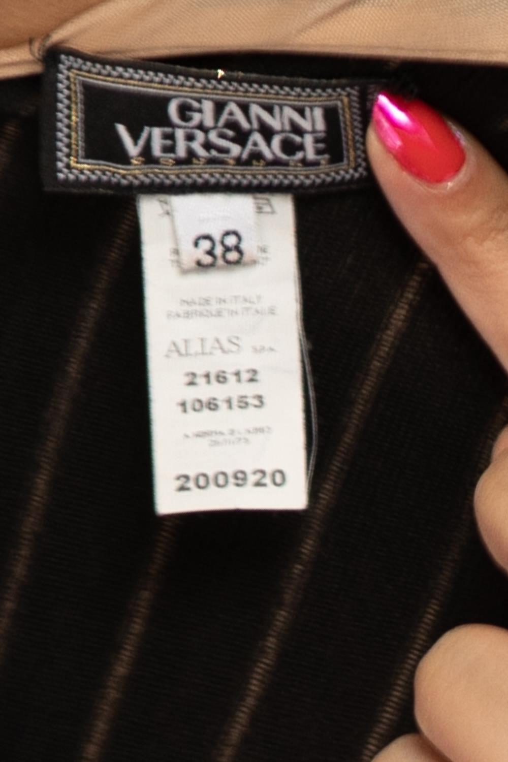 Robe de cocktail Gianni Versace noire et chair (années 1990) en vente 5
