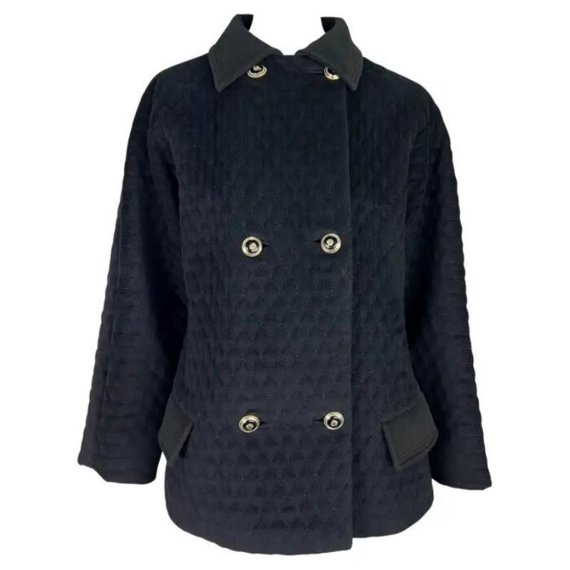 1990 Gianni Versace Manteau de voiture à boutons Medusa surdimensionné et matelassé noir