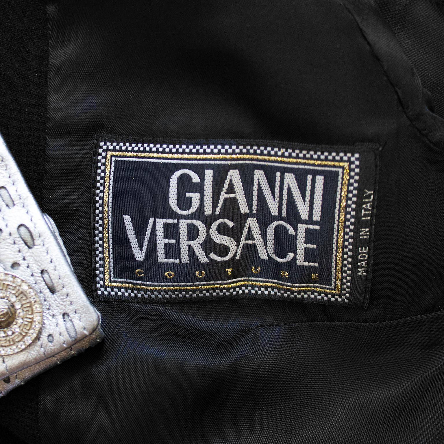 Gianni Versace anni '90, abito con gonna nera e accenti in pelle argentata in vendita 1