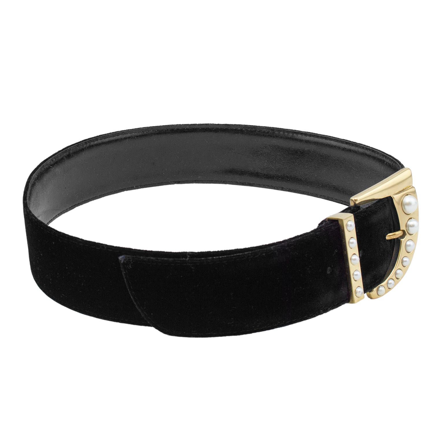 Stunning 1990s Gianni Versace black cut velvet thick belt. Heavy gold tone hardware, asymmetrical buckle with faux pearl details. Black leather interior with gold brand stamp. Marked size IT 32