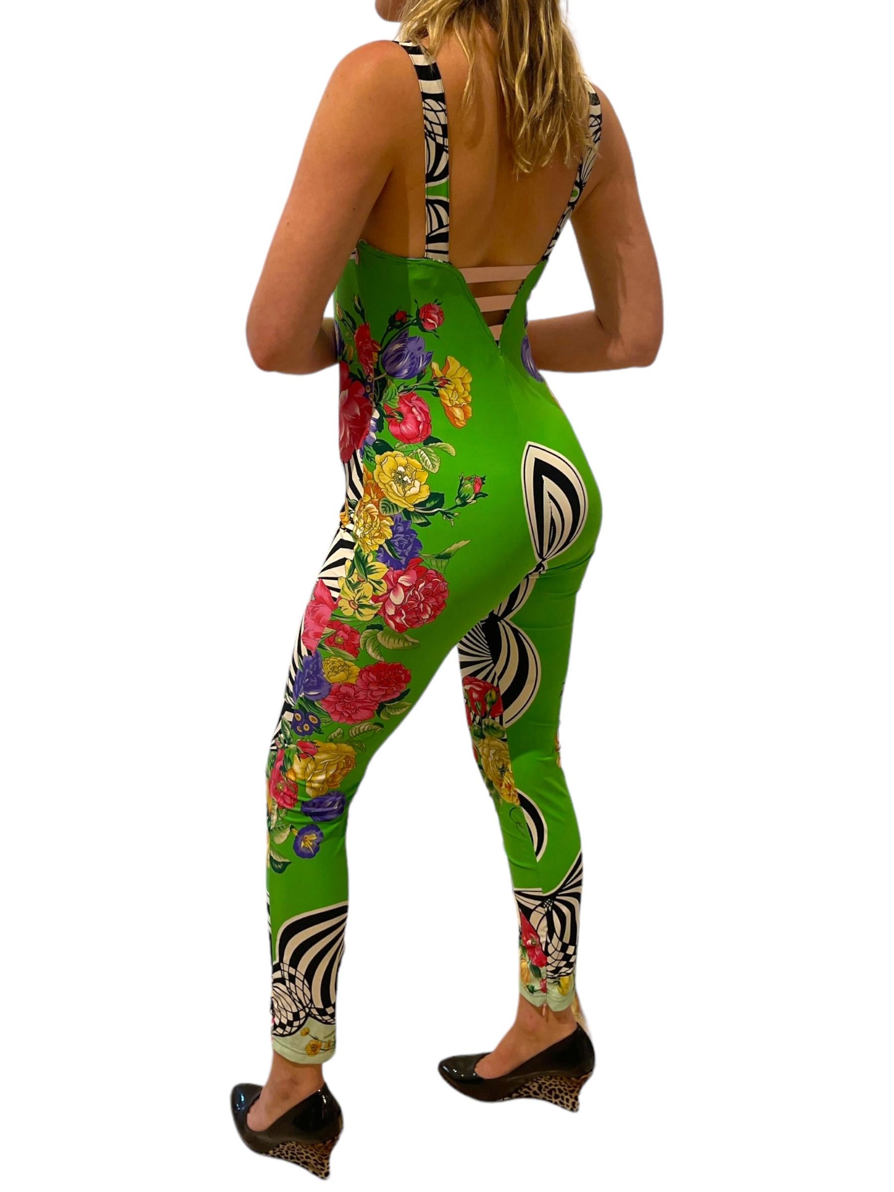 1990s GIANNI VERSACE Black & White Floral Psychedelic Catsuit In Excellent Condition For Sale In New York, NY
