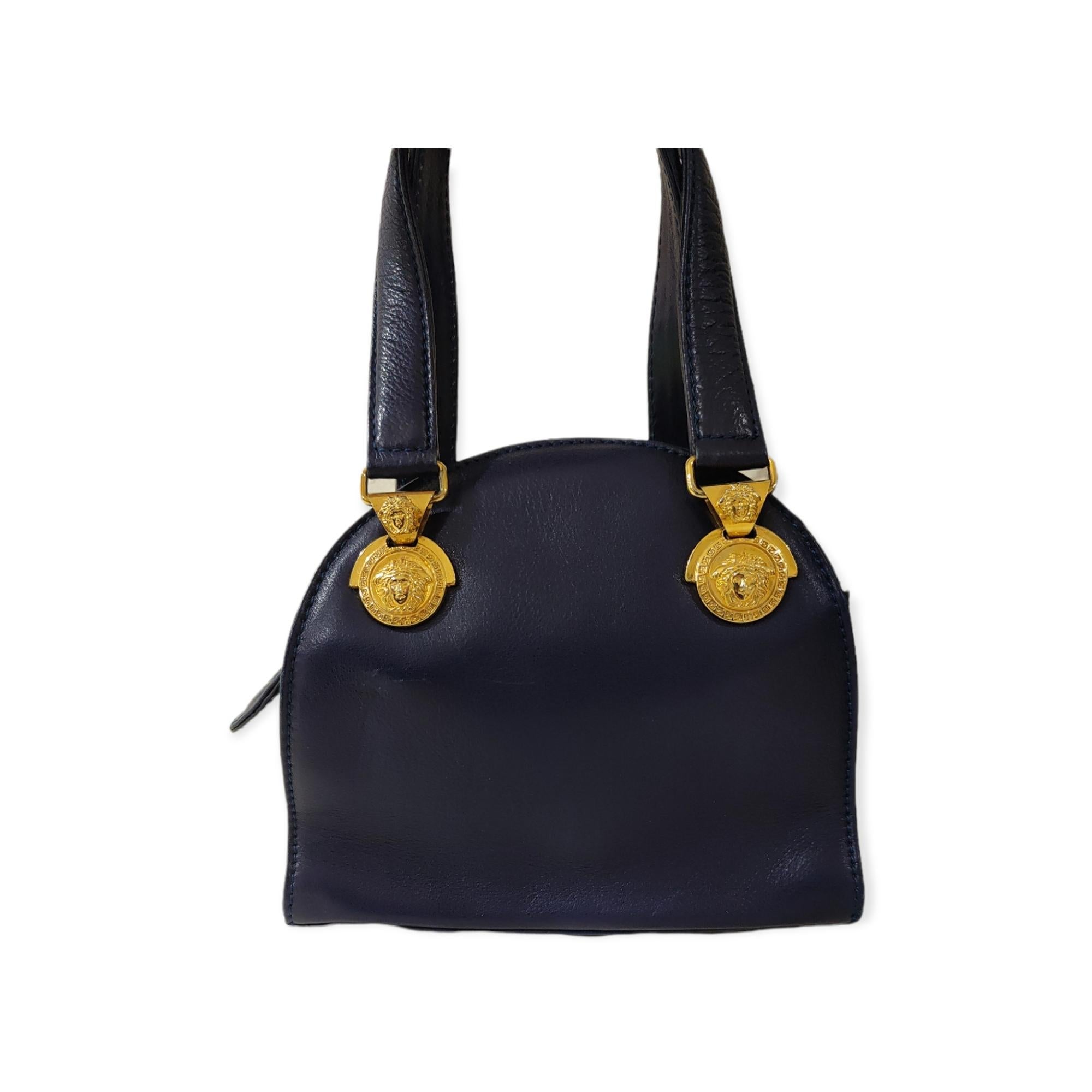 Gianni Versace blue gold hardware handbag shoulder bag
totally made in italy with gold medusa hardware logo and studs on the front
shoulder strap inside
measurements: 17,5* 15, 7 cm depth