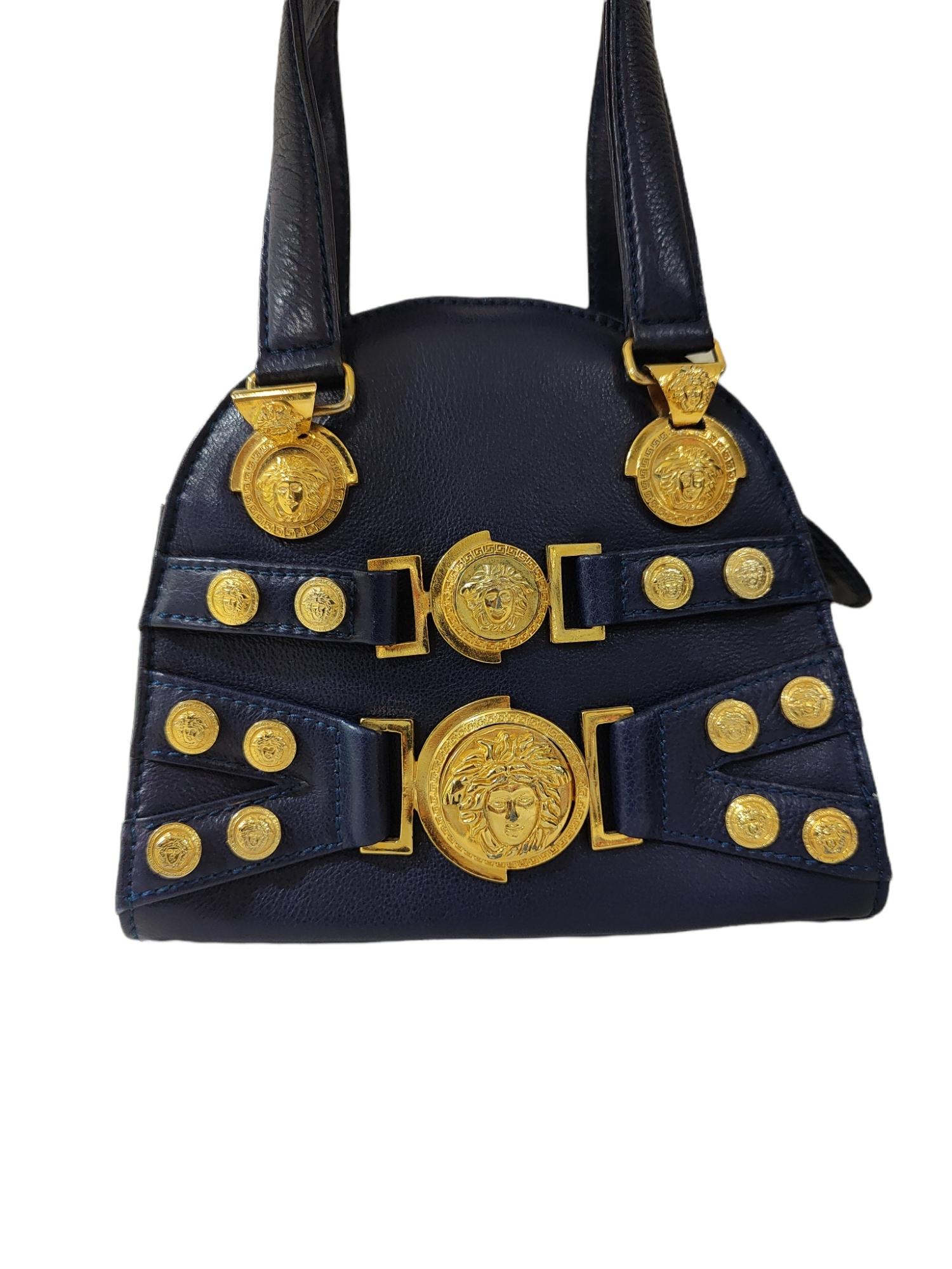 1990s Gianni Versace blue leather gold hardware handbag shoulder bag In Excellent Condition In Capri, IT