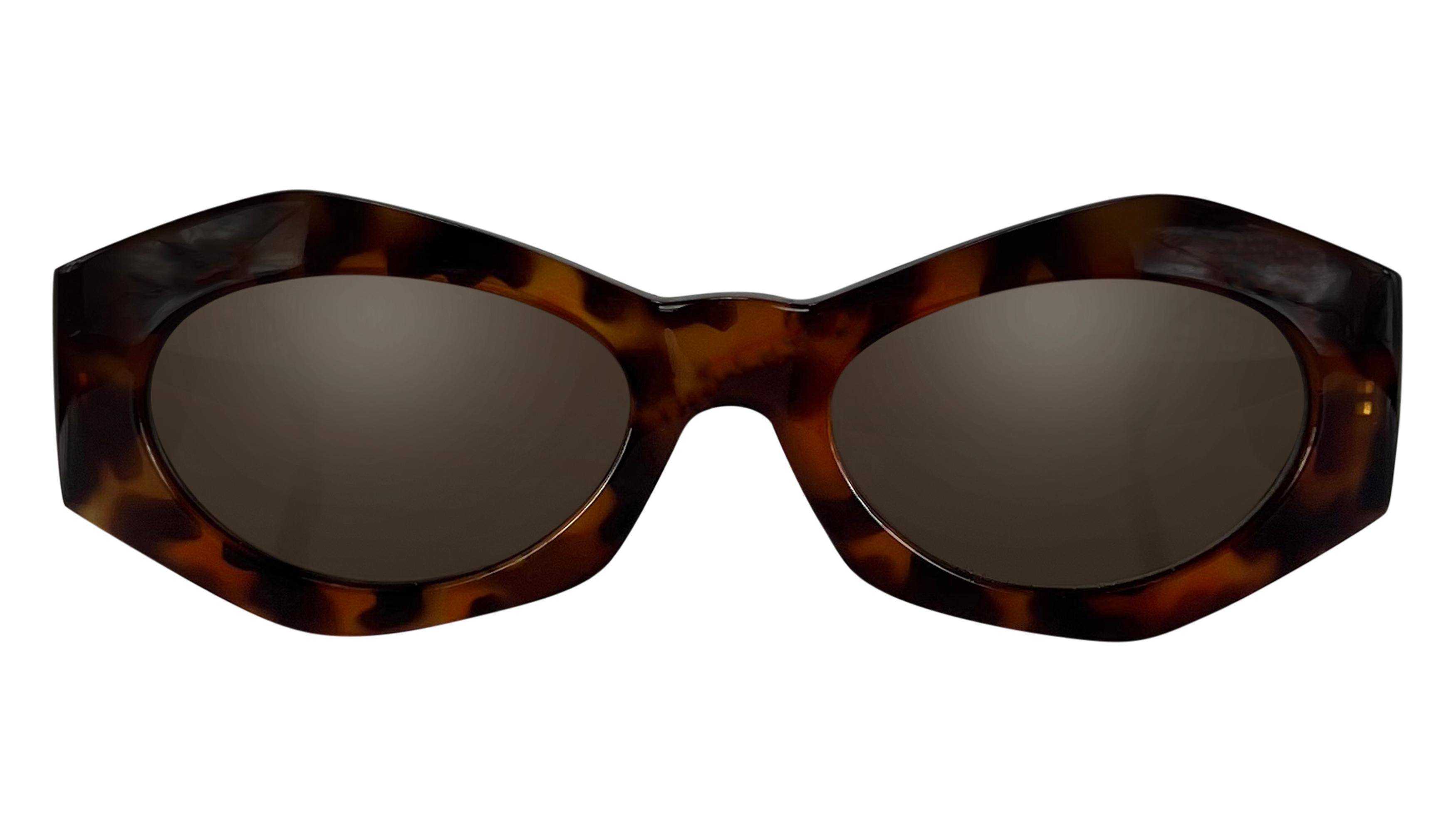1990s Gianni Versace Brown Tortoise Shell Medusa Chunky Pointed Frame Sunglasses In Good Condition For Sale In West Hollywood, CA