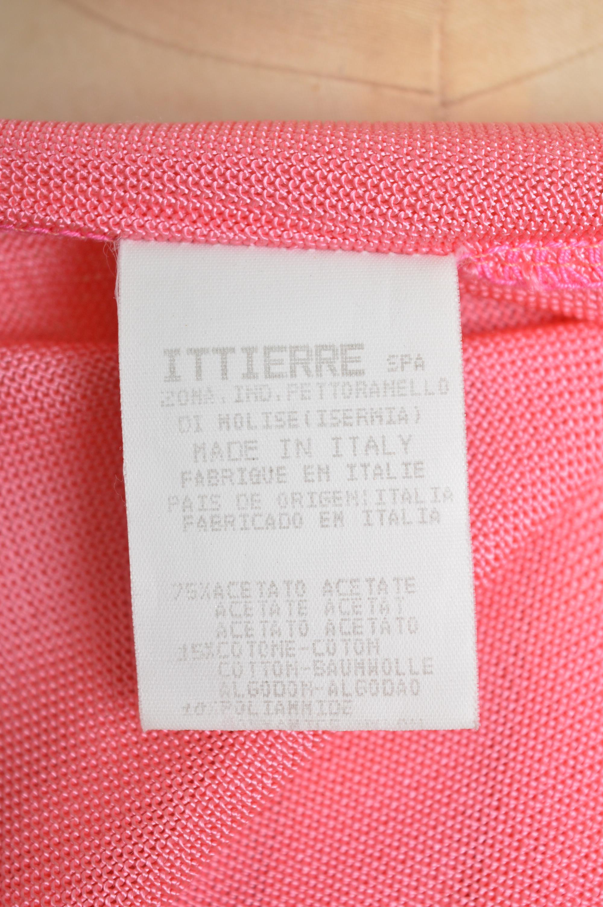 Chaleco de tenis con logotipo rosa chicle y blanco Gianni Versace de los 90 - Camiseta sin mangas en venta 5