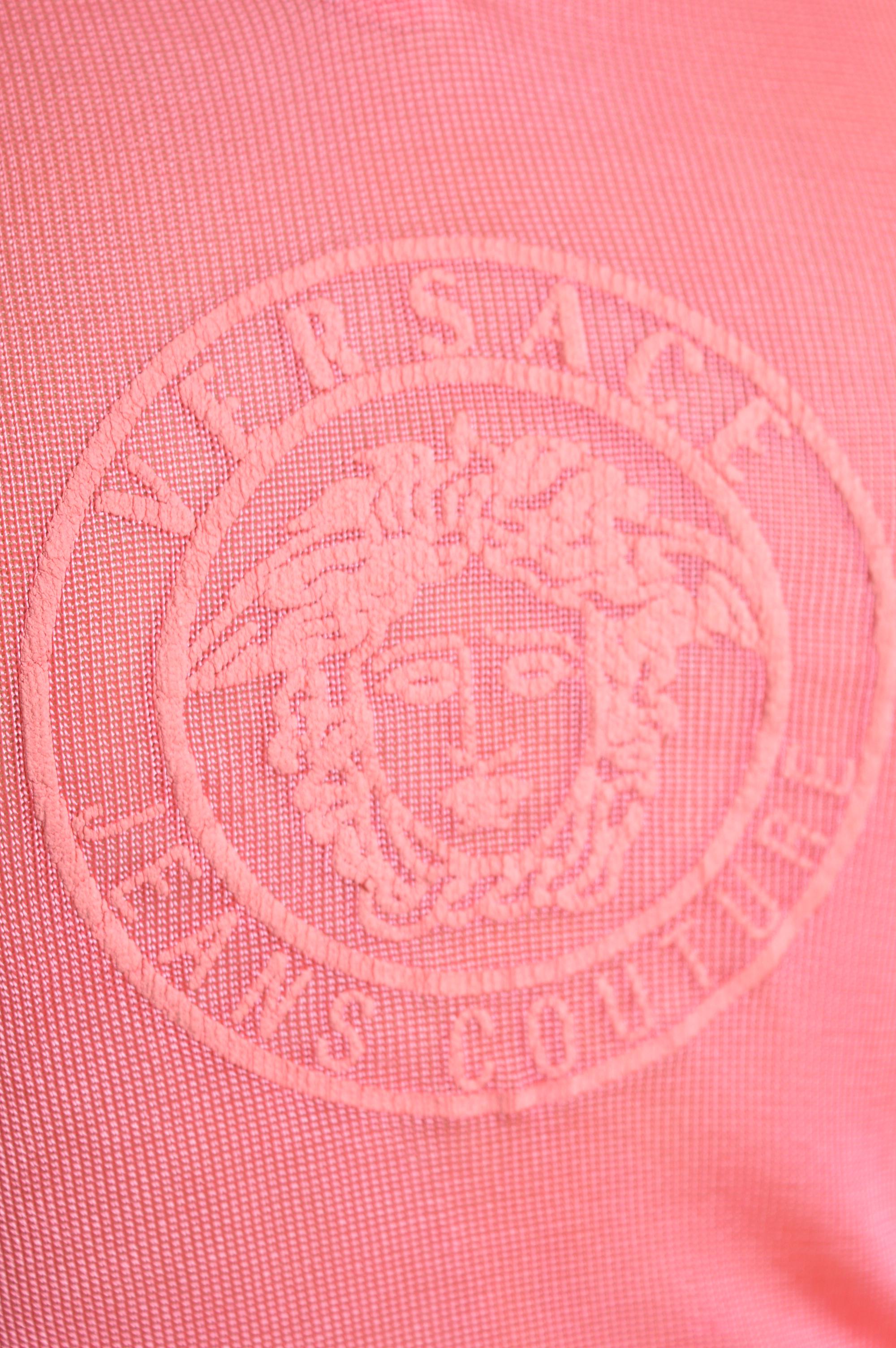 De las mujeres Chaleco de tenis con logotipo rosa chicle y blanco Gianni Versace de los 90 - Camiseta sin mangas en venta