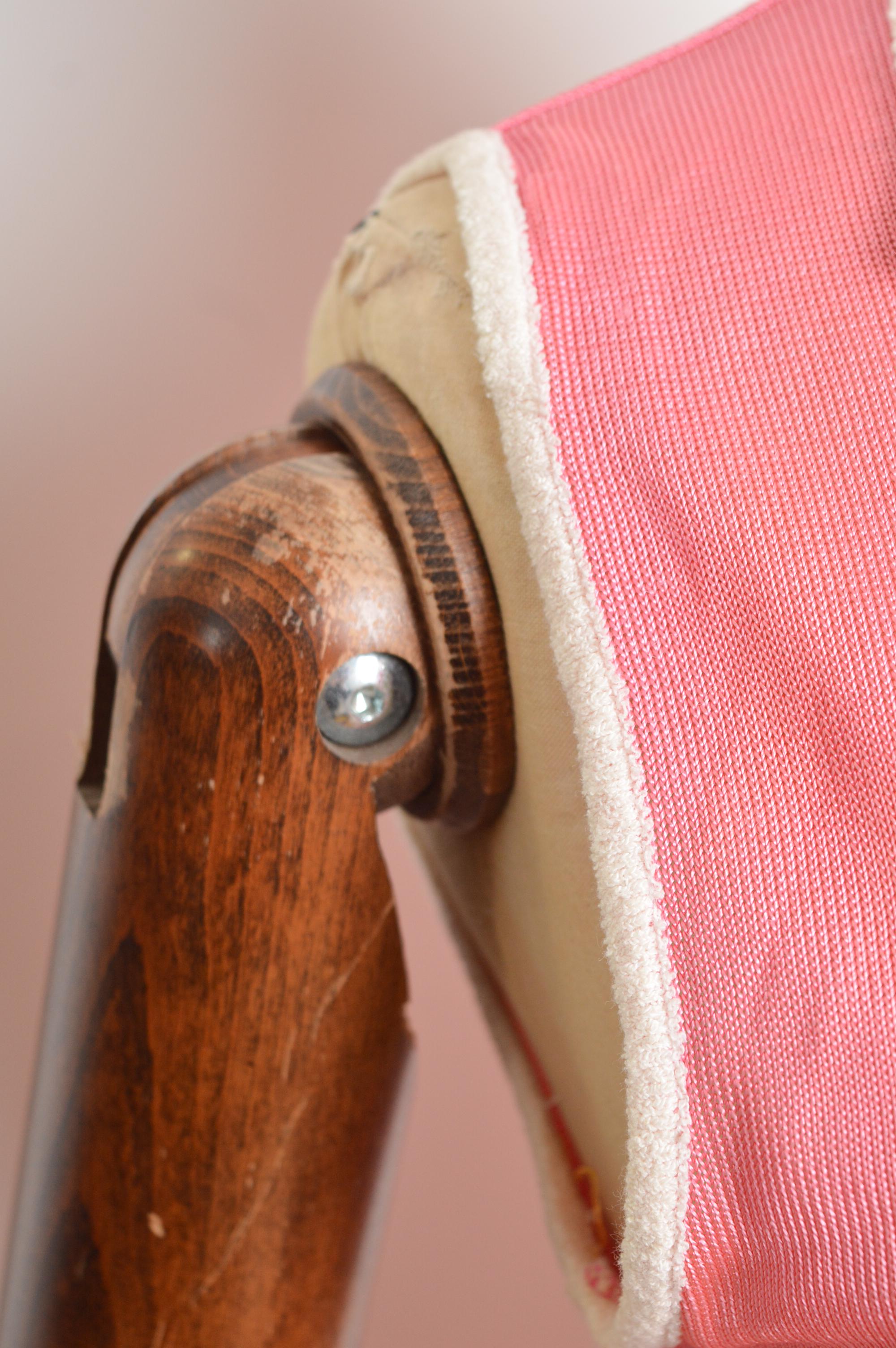 Chaleco de tenis con logotipo rosa chicle y blanco Gianni Versace de los 90 - Camiseta sin mangas en venta 4