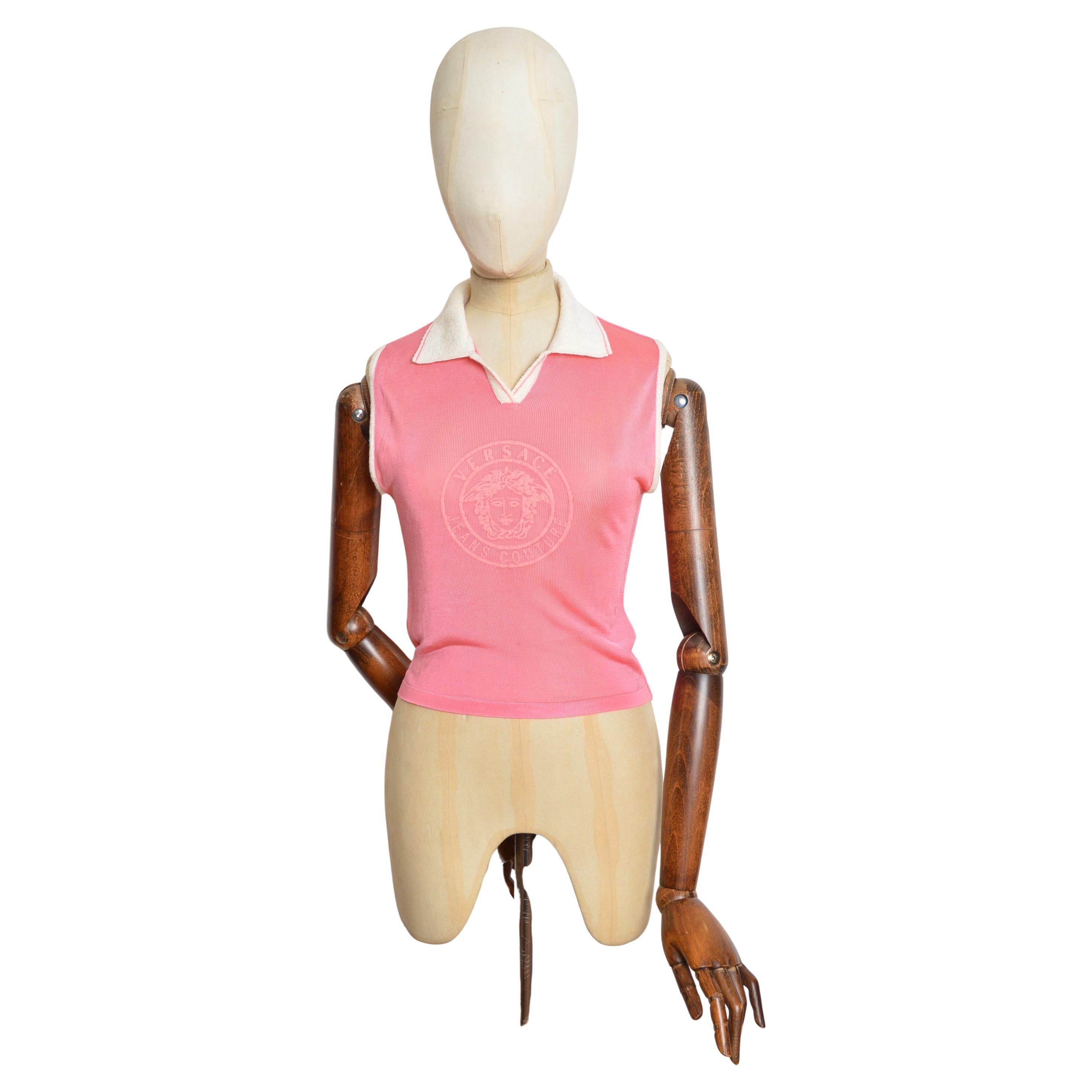 Chaleco de tenis con logotipo rosa chicle y blanco Gianni Versace de los 90 - Camiseta sin mangas