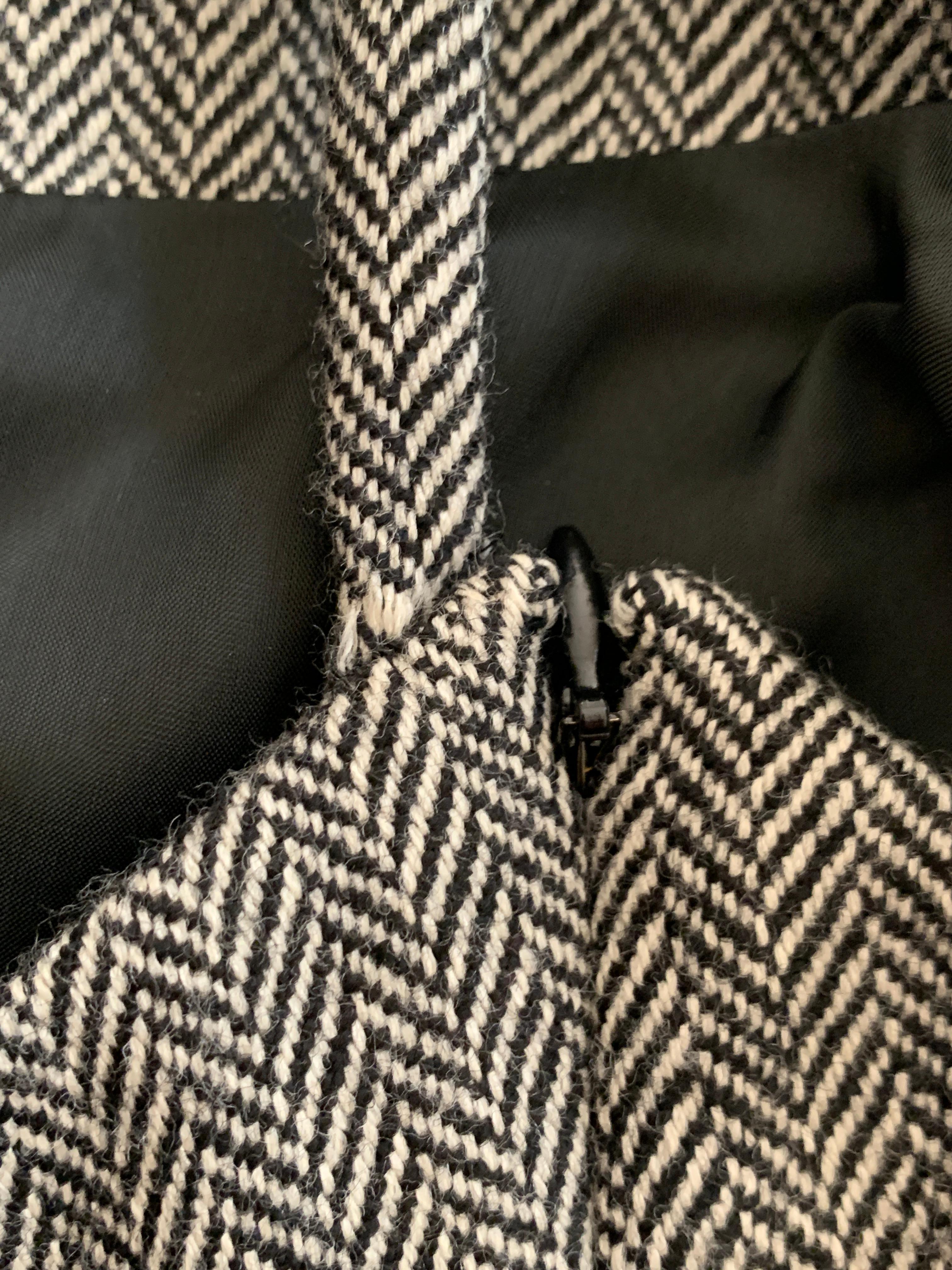 1990s Gianni Versace Couture Black and White Tweed Dress with Blue Lace Trim For Sale 2