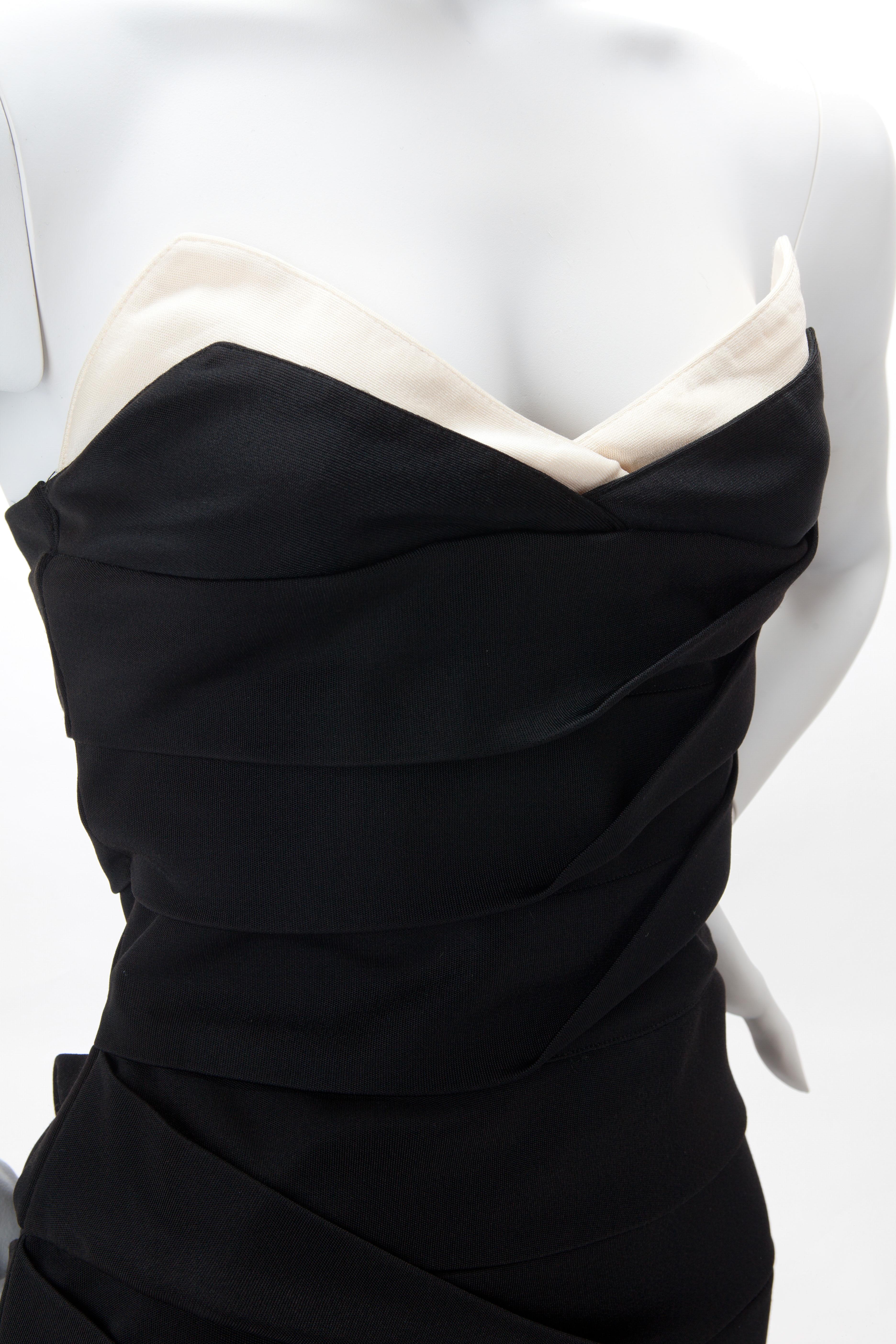 1990 Gianni VERSACE Couture Vestido negro plisado sin tirantes Negro en venta
