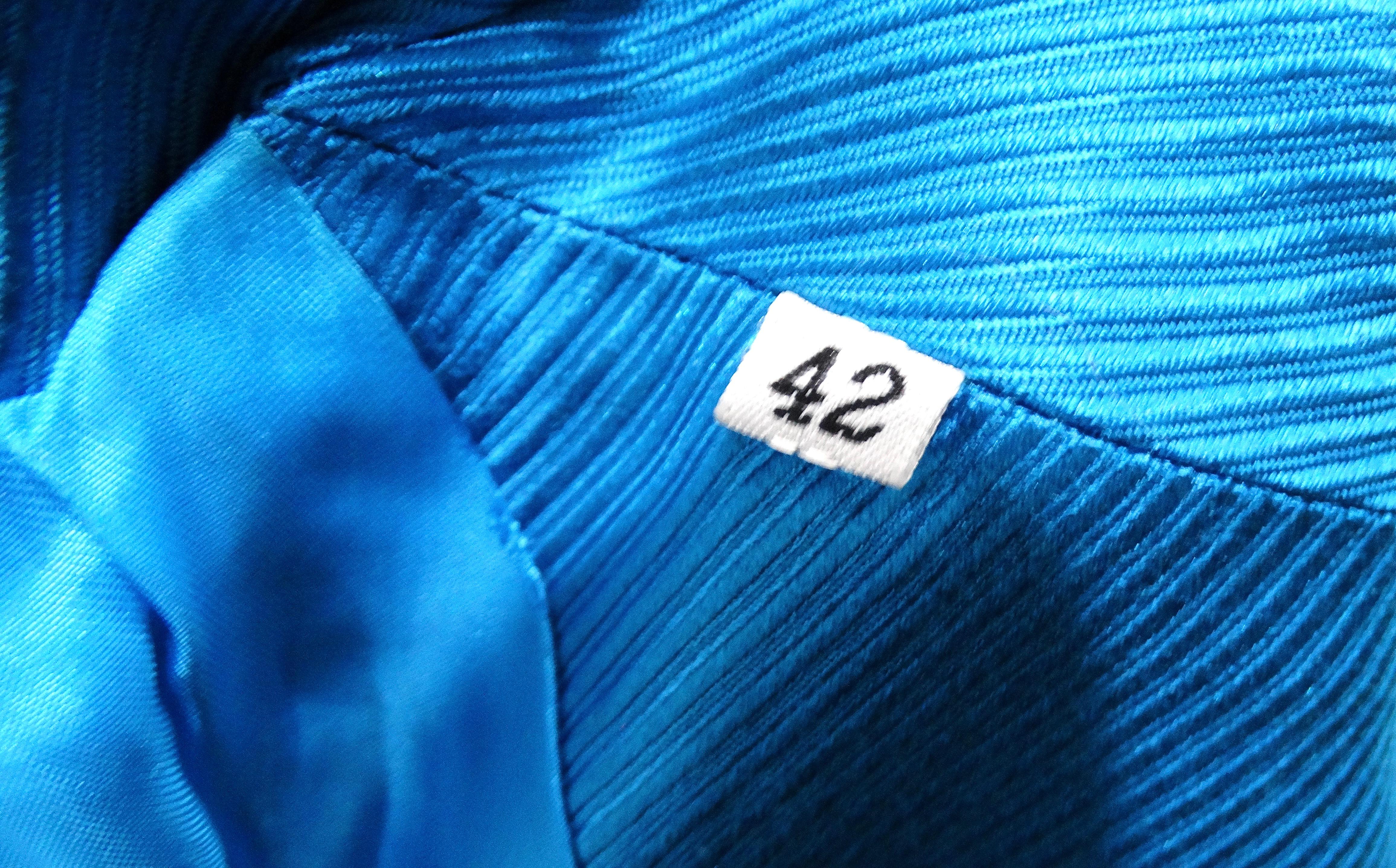 1990s Gianni Versace Couture Bright Blue Silk Top & Skirt Set For Sale 8