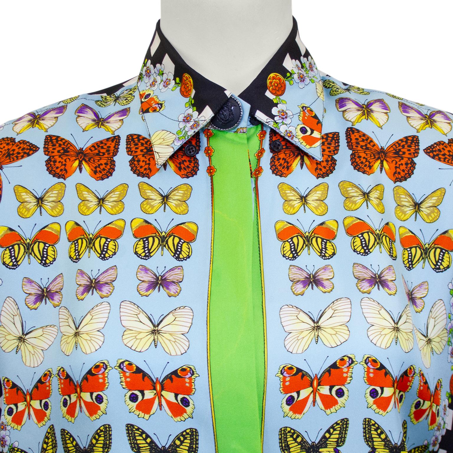 1990er Gianni Versace Couture Hemd aus Seide mit Schmetterlingsmuster  im Zustand „Gut“ im Angebot in Toronto, Ontario