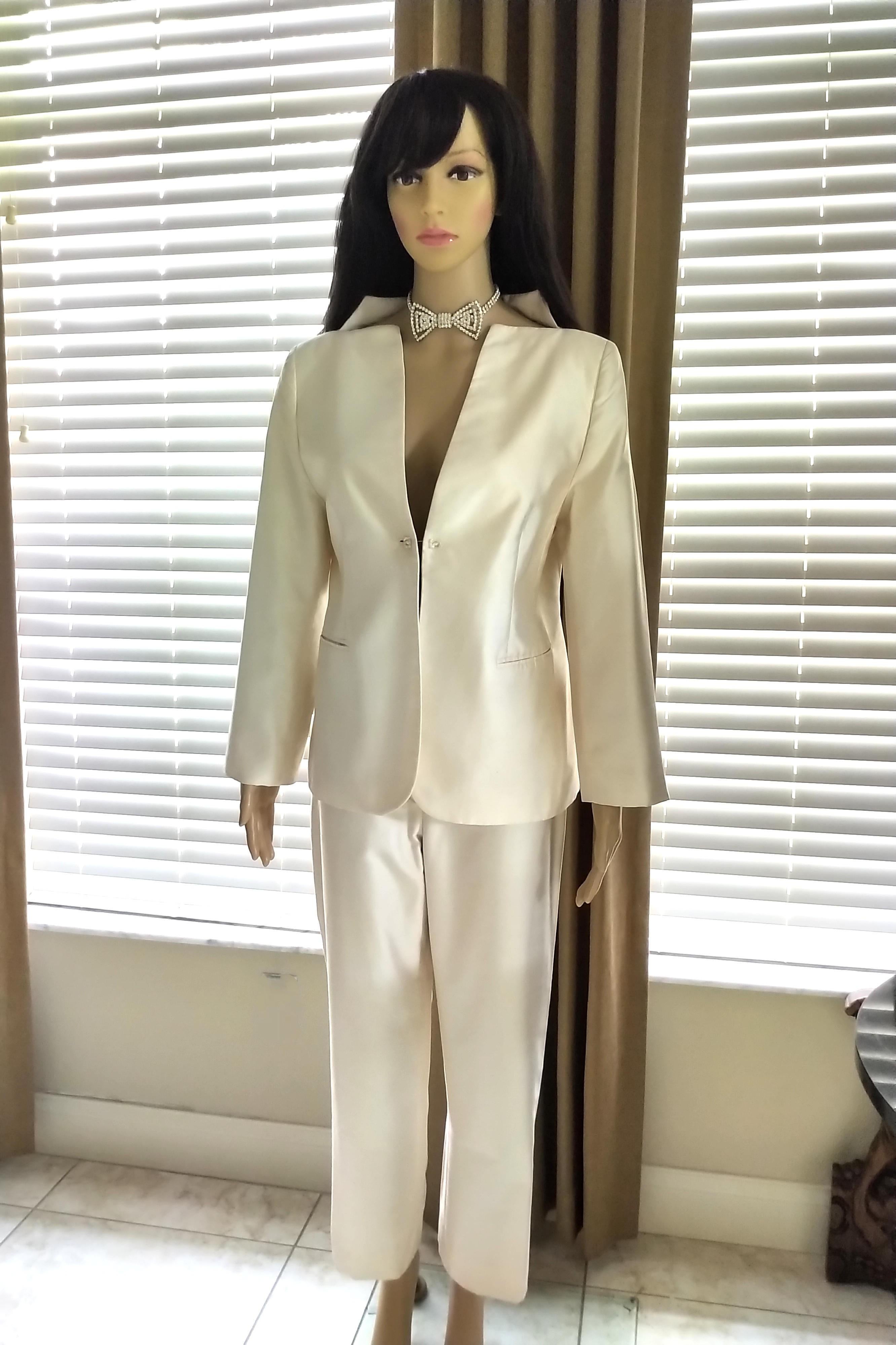 Women's 1990's Gianni Versace Couture Cream Silk Shimmer Crystal Jacket Pant Suit 42/ 6 For Sale