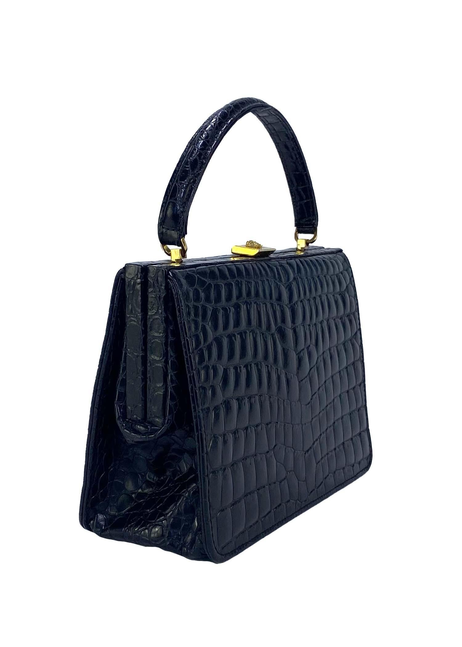 1990er Gianni Versace Couture Geprägte Krokodil-Top-Handtasche aus schwarzem Leder  (Schwarz) im Angebot