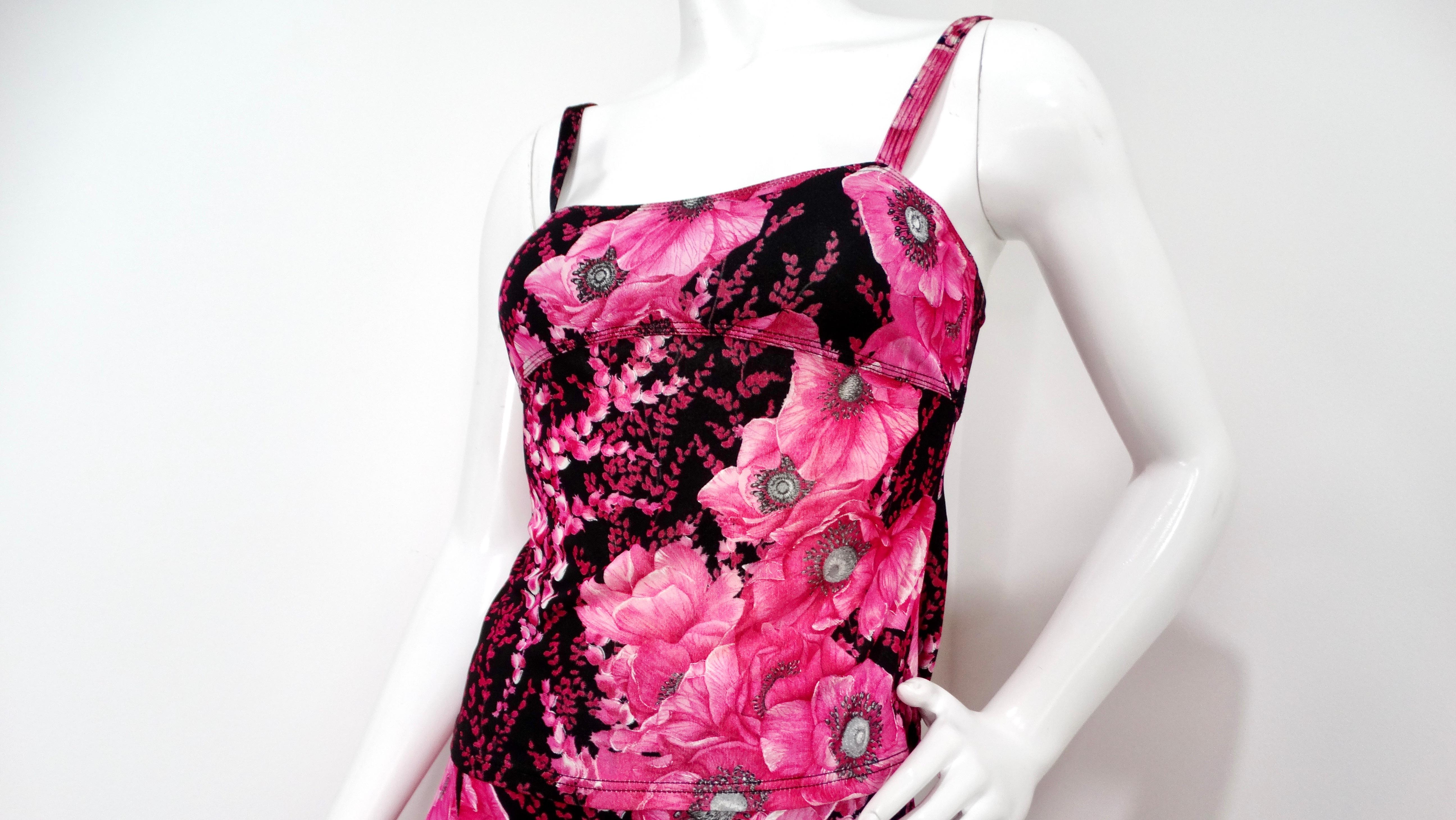 Rosa Gianni Versace Couture degli anni '90, Top e Gonna con Stampa Floreale in vendita