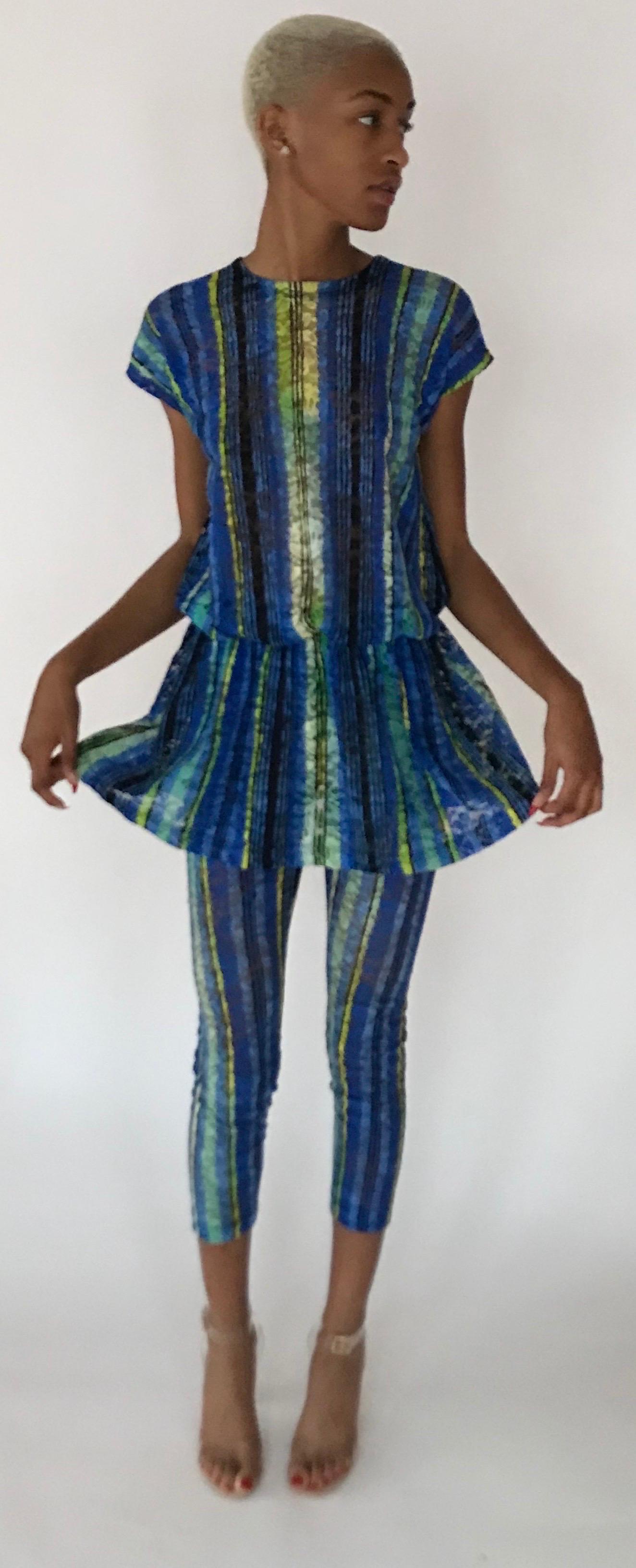 Killer 1990s Versace 
Made in Italy 
Size 38 legging waist 24” will stretch to 32” hips to 36”inseam 27” length 30” 
Tunic measures up  to 40” at the bust and waist will stretch  from 26” to 36”
Tunic measures 34” in length 
