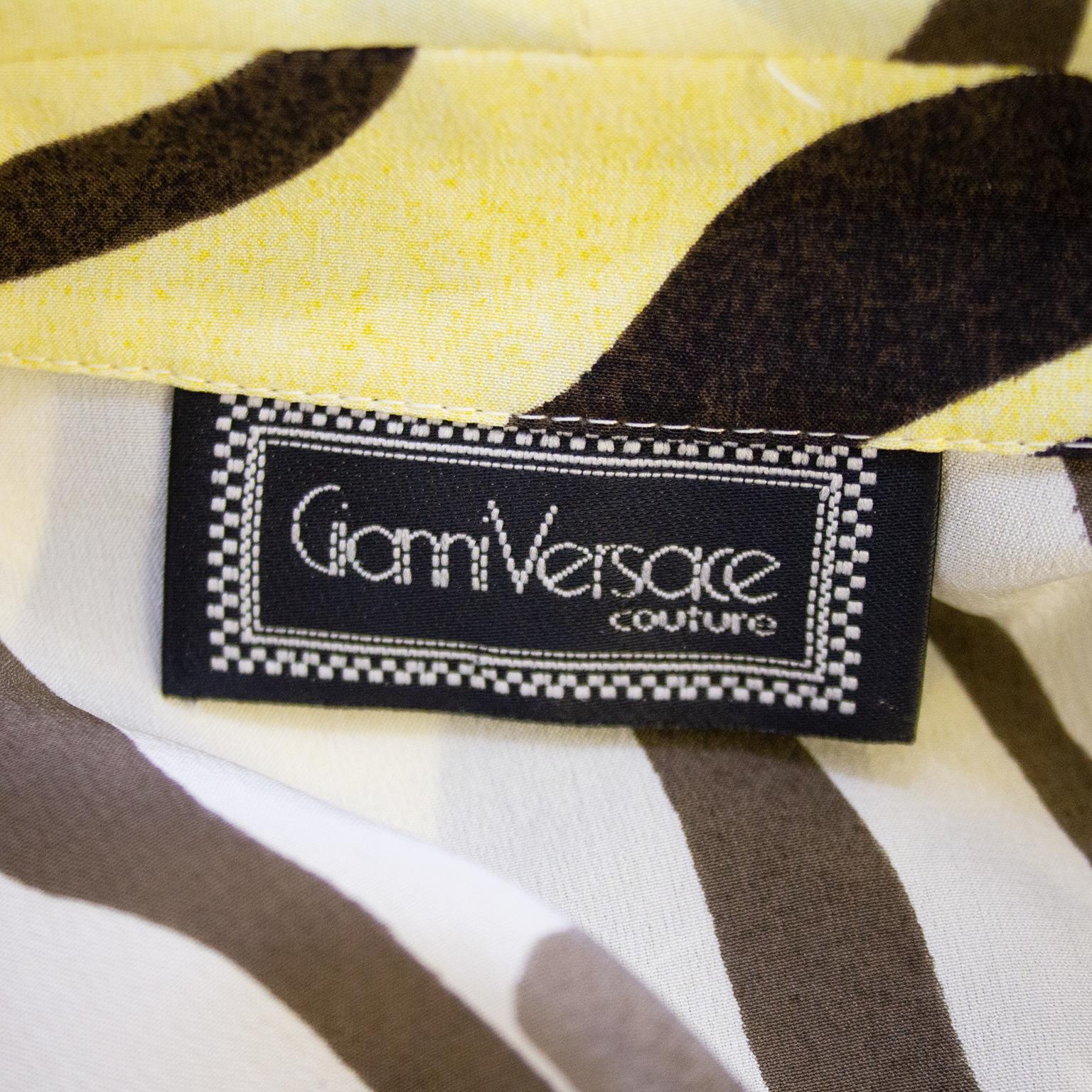 Gianni Versace Couture anni '90, camicetta a maniche corte con stampa leopardo e tigre in vendita 1
