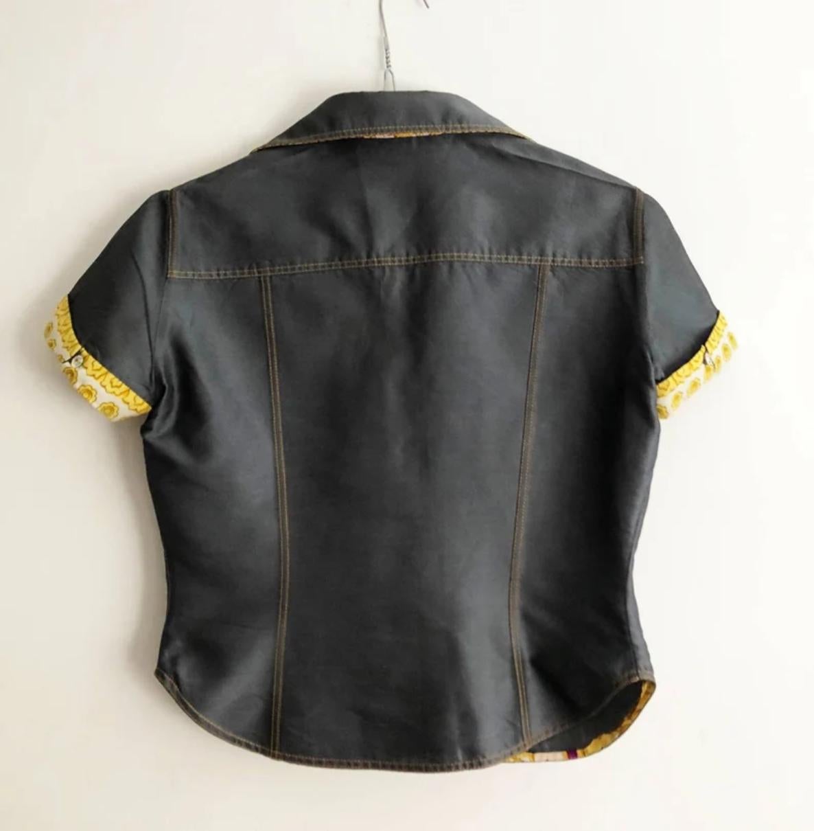 1990s Gianni Versace Denim Contrast Cuff Cropped Mako Cotton Shirt For Sale 2