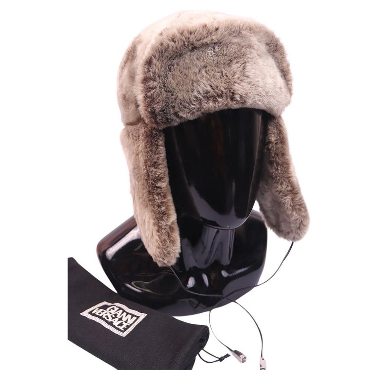 1990s Gianni Versace fur hat with earflaps For Sale at 1stDibs display picture 1