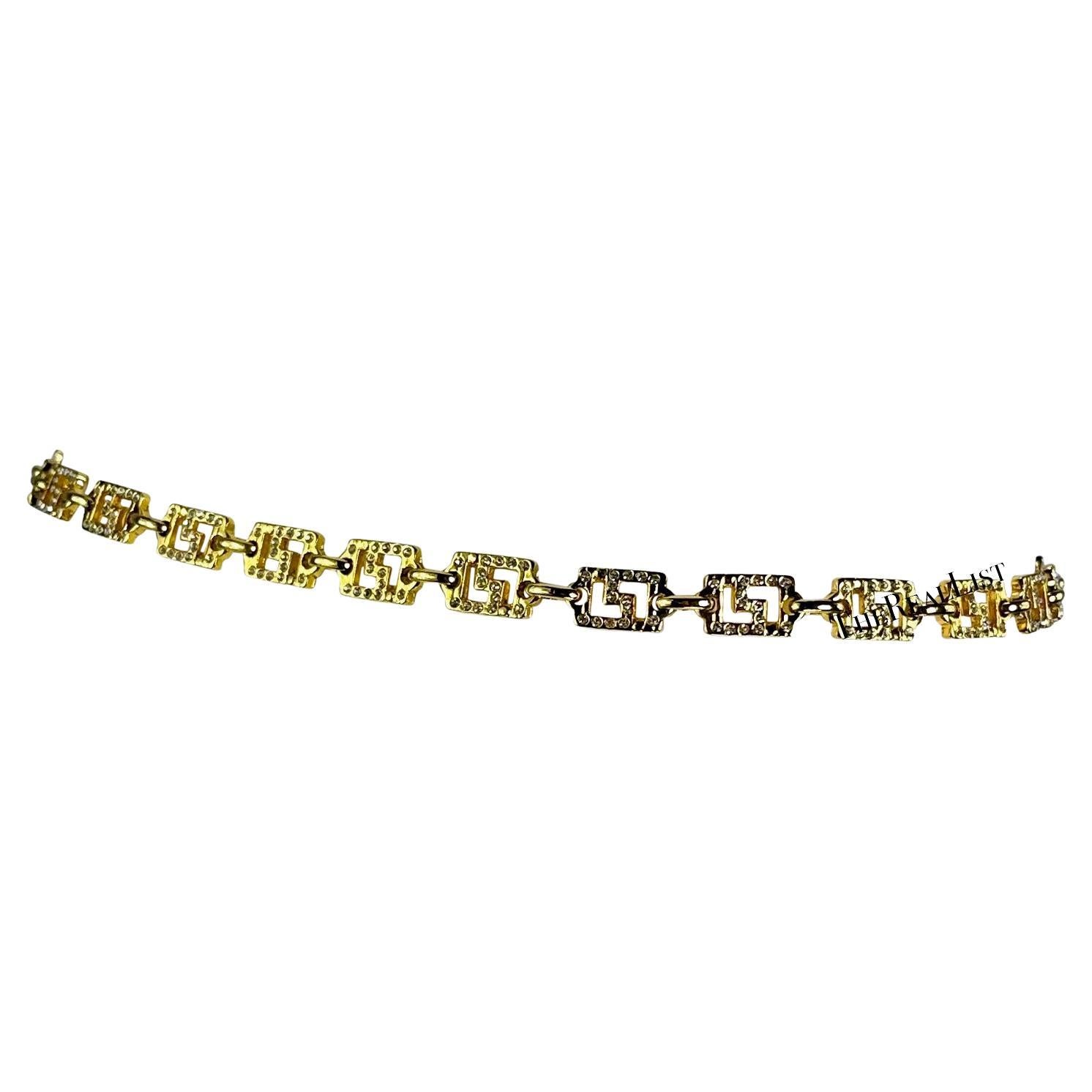 1990 Gianni Versace Gold Tone Rhinestone Greek Key Medusa Medallion Chain Belt Excellent état - En vente à West Hollywood, CA