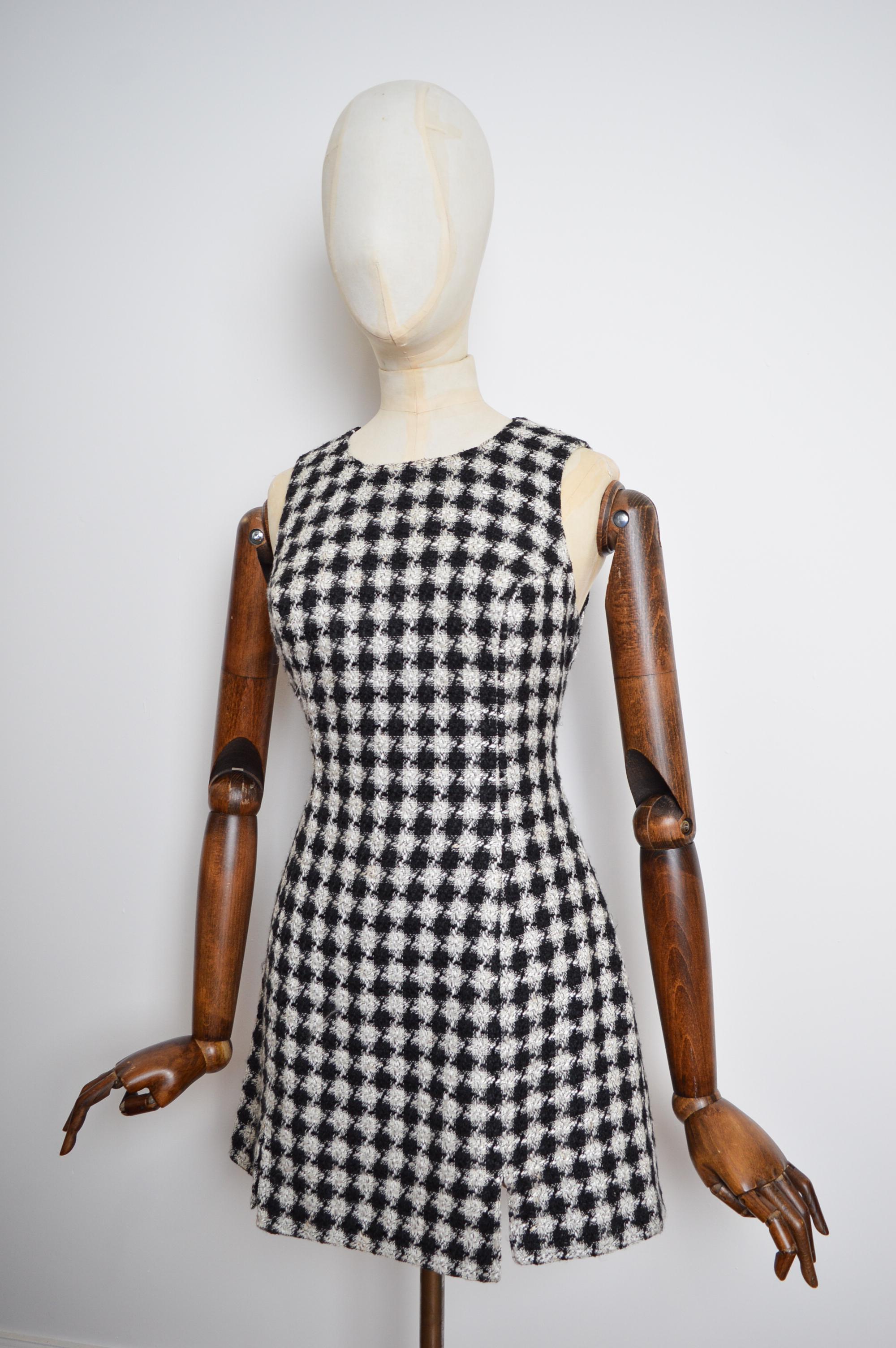 Women's 1990's Gianni Versace Jeans Couture Black & White Houndstooth Tweed Mini Dress