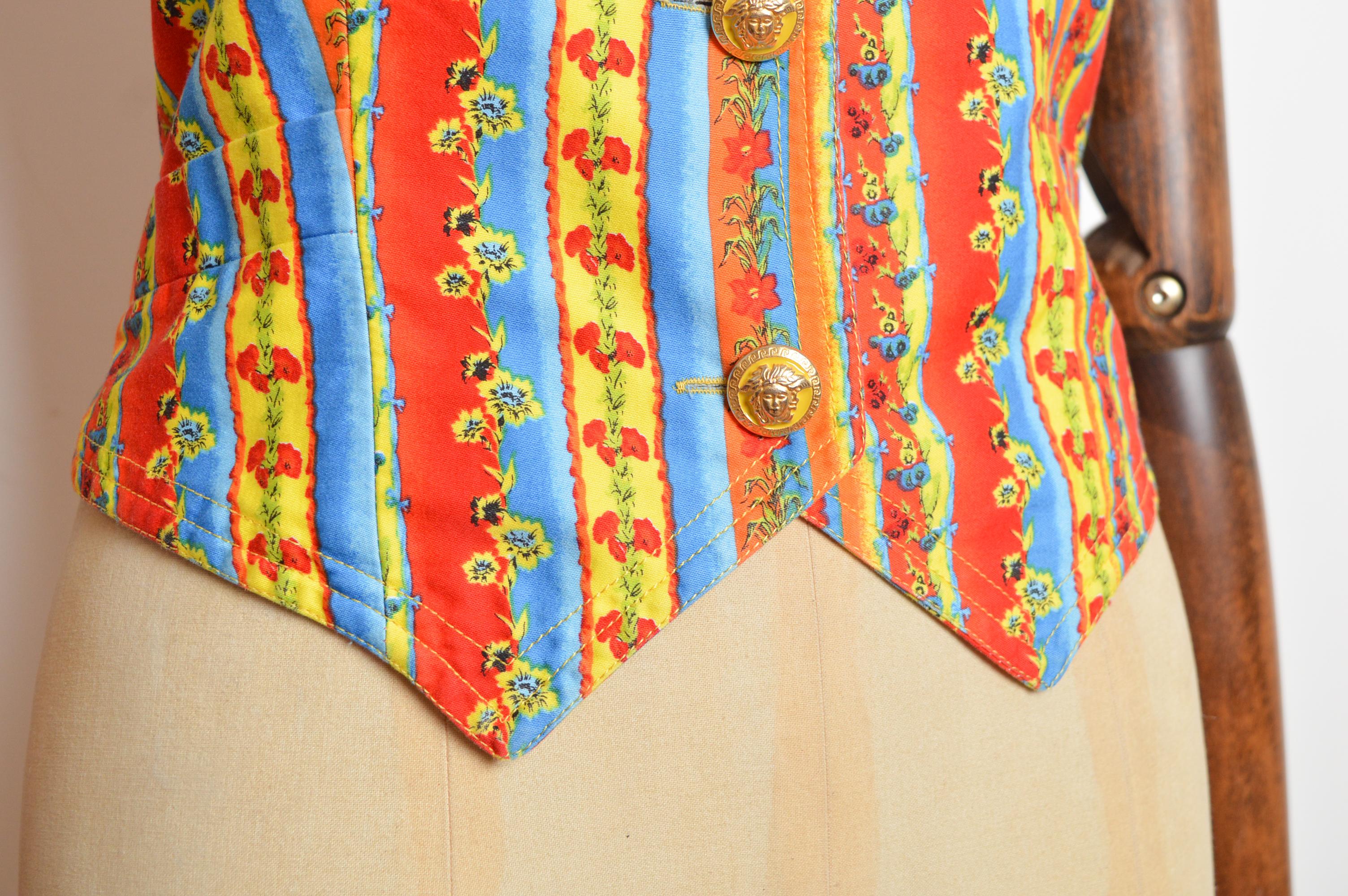 1990er Gianni Versace Jeans Couture Floral bunt gemusterte Weste - Weste im Angebot 1