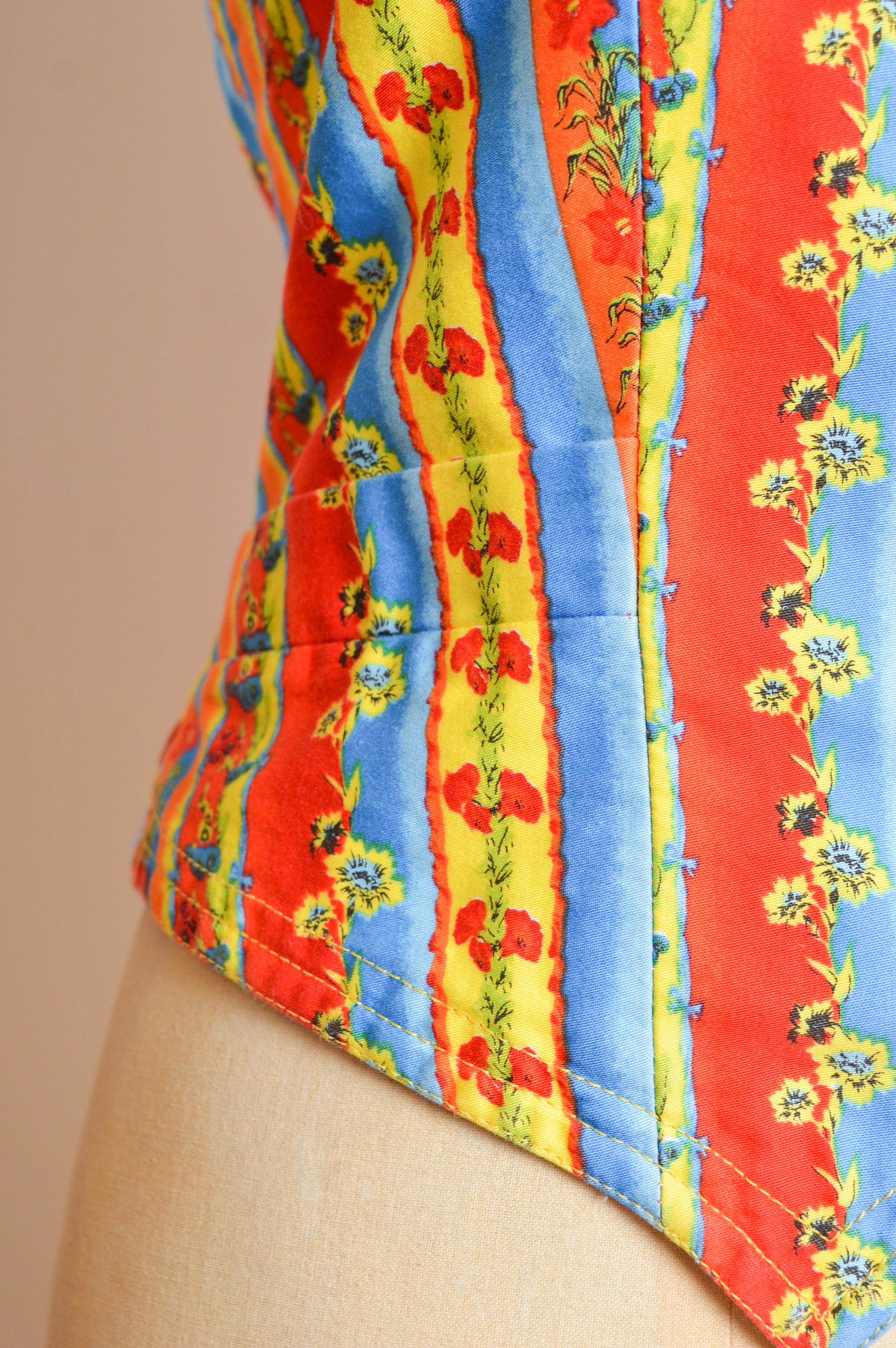 1990er Gianni Versace Jeans Couture Floral bunt gemusterte Weste - Weste im Angebot 2