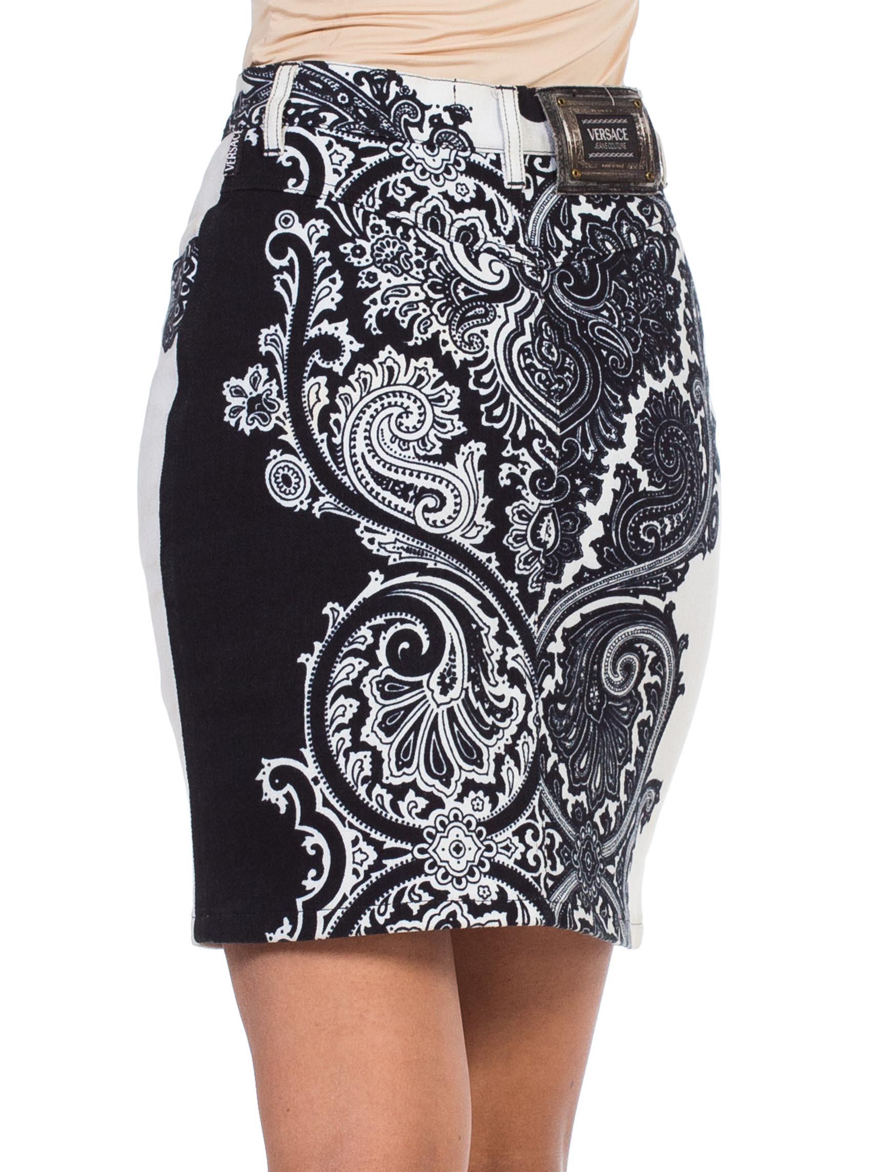 1990S GIANNI VERSACE Black & White Cotton Denim Stretch Polka Dot Paisley Skirt In Excellent Condition In New York, NY