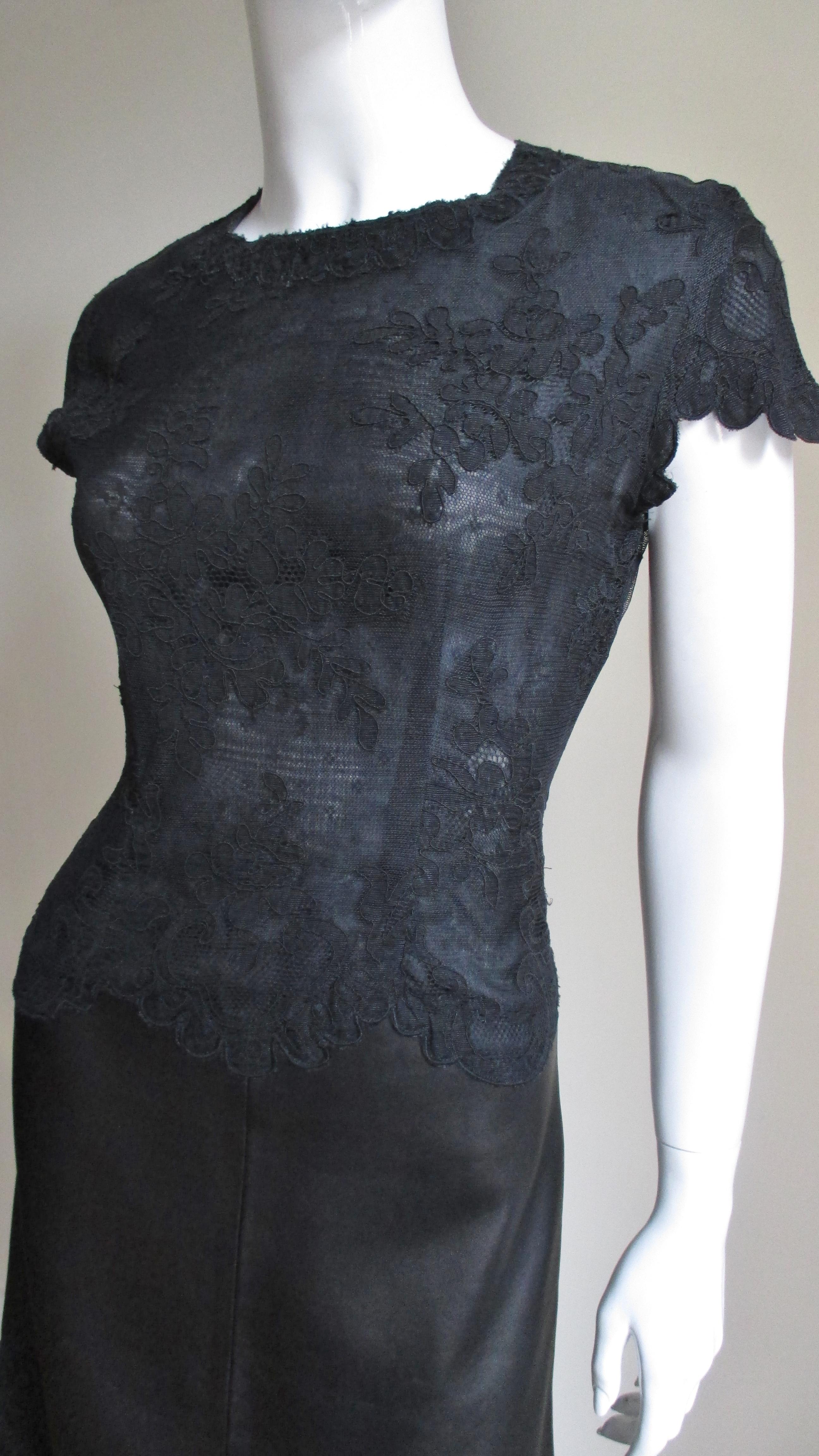 Noir Gianni Versace - Robe en cuir et dentelle en vente