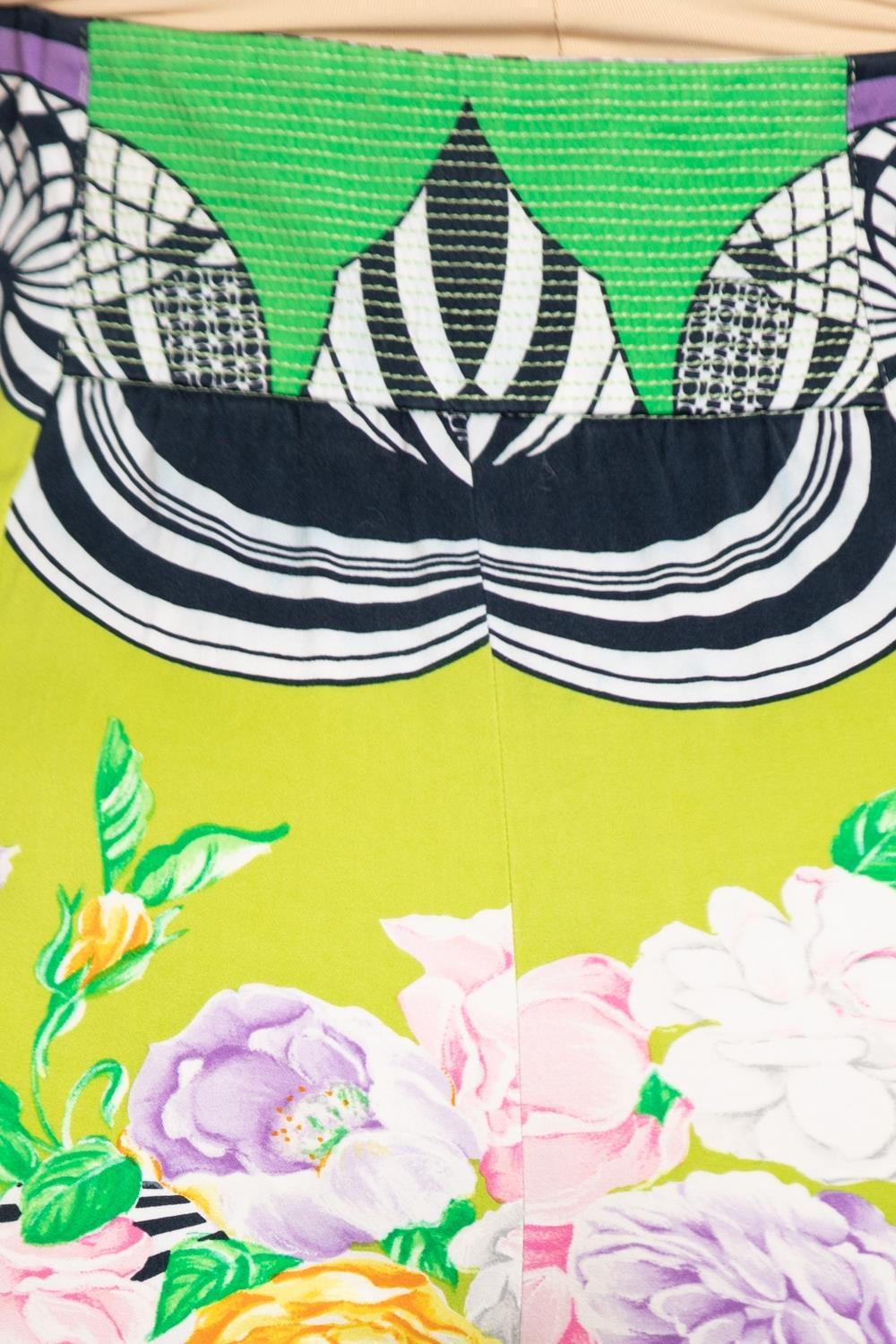 Pantalon vert citron et à fleurs Gianni Versace, années 1990 en vente 6