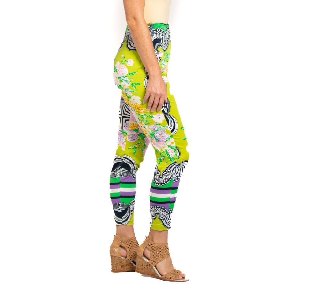 Pantalon vert citron et à fleurs Gianni Versace, années 1990 Excellent état - En vente à New York, NY