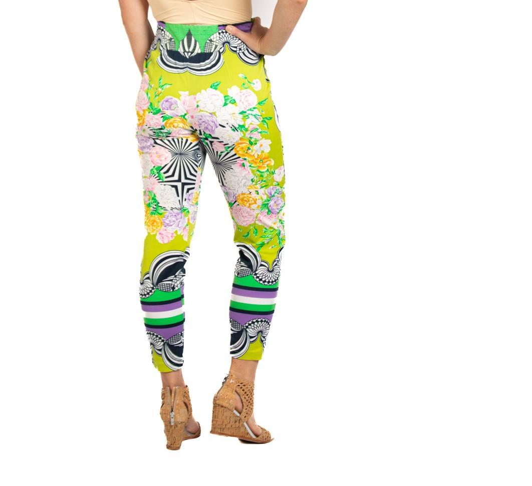Pantalon vert citron et à fleurs Gianni Versace, années 1990 en vente 1