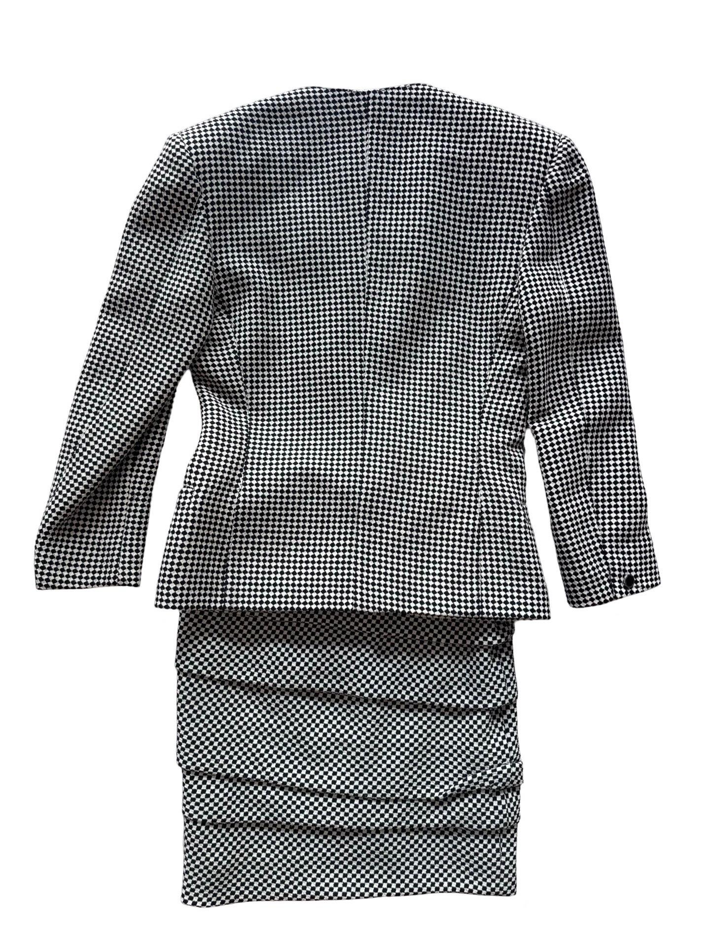 Anni '90 Gianni Versace  Tuta con gonna in lana monocromatica In condizioni buone in vendita a Miami, FL