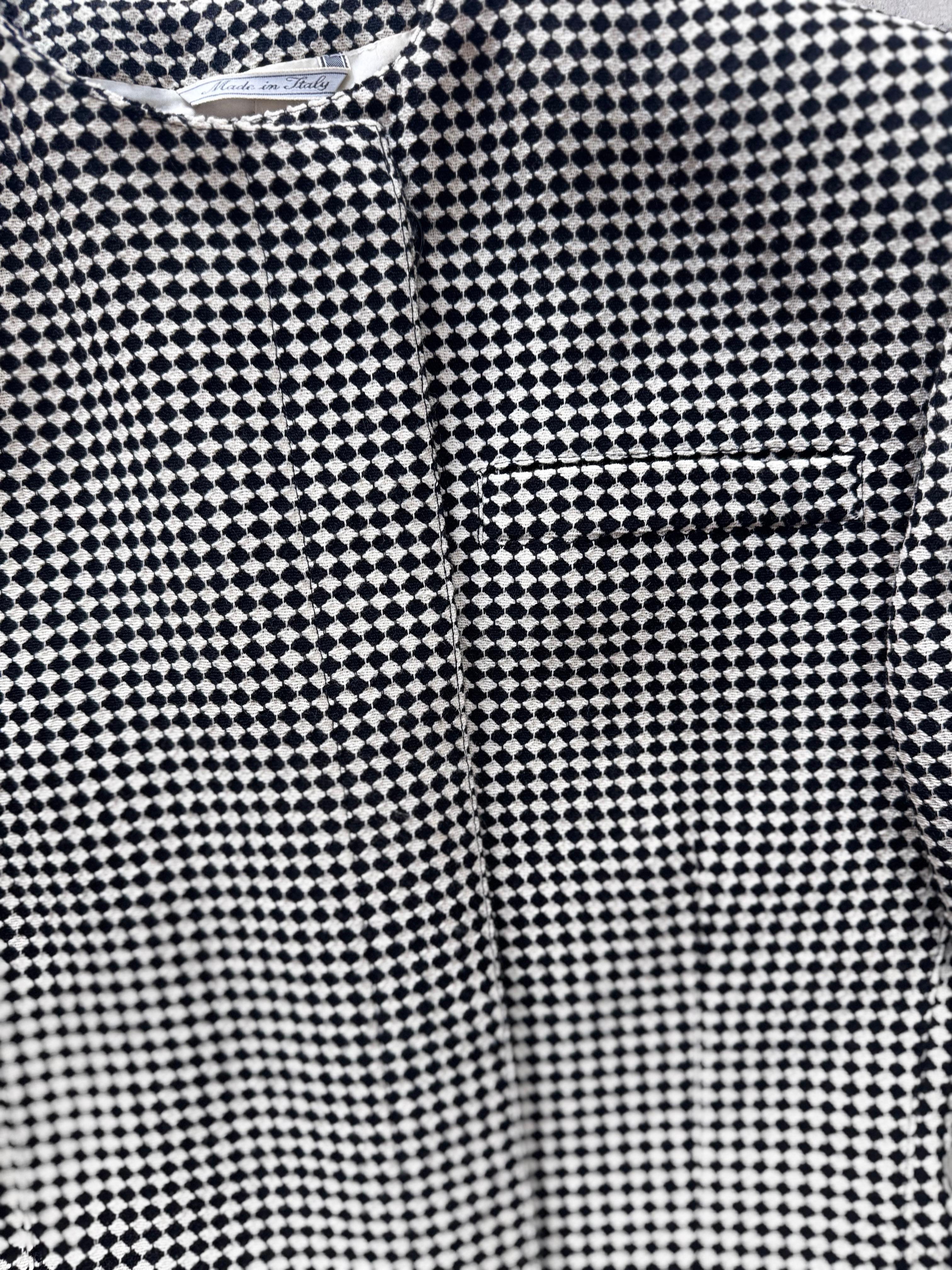Anni '90 Gianni Versace  Tuta con gonna in lana monocromatica in vendita 1