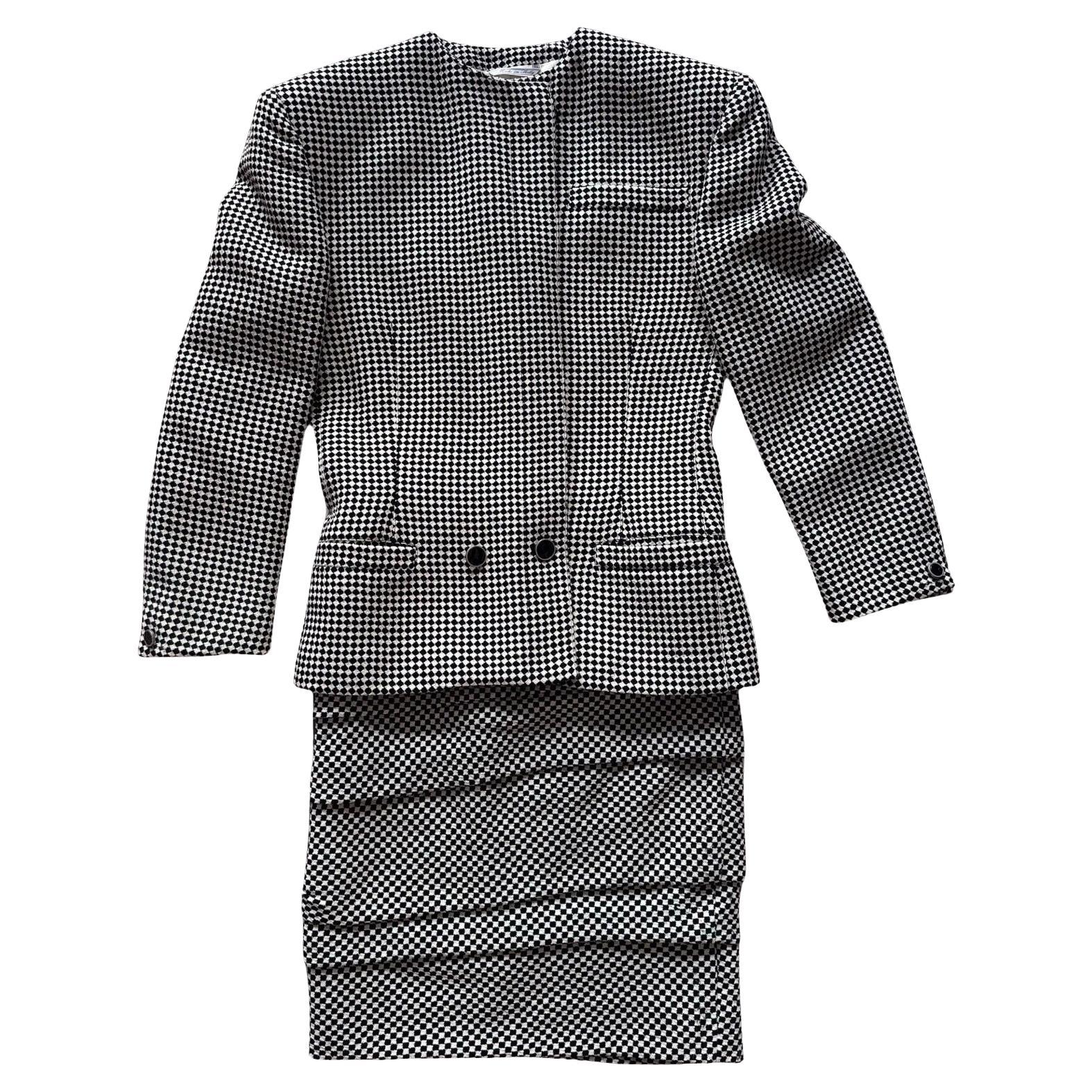 Anni '90 Gianni Versace  Tuta con gonna in lana monocromatica