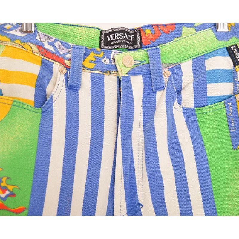 Jean taille haute à motif « New York Jazz » de Gianni Versace des années 1990 État moyen - En vente à Sheffield, GB