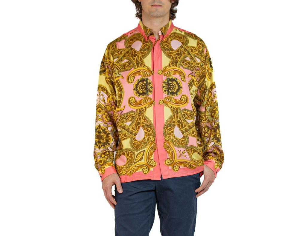 1990er Gianni Versace Rosa & Goldfarbenes Seidenkleid Shirt mit originalen Barockschnörkeln im Angebot 2