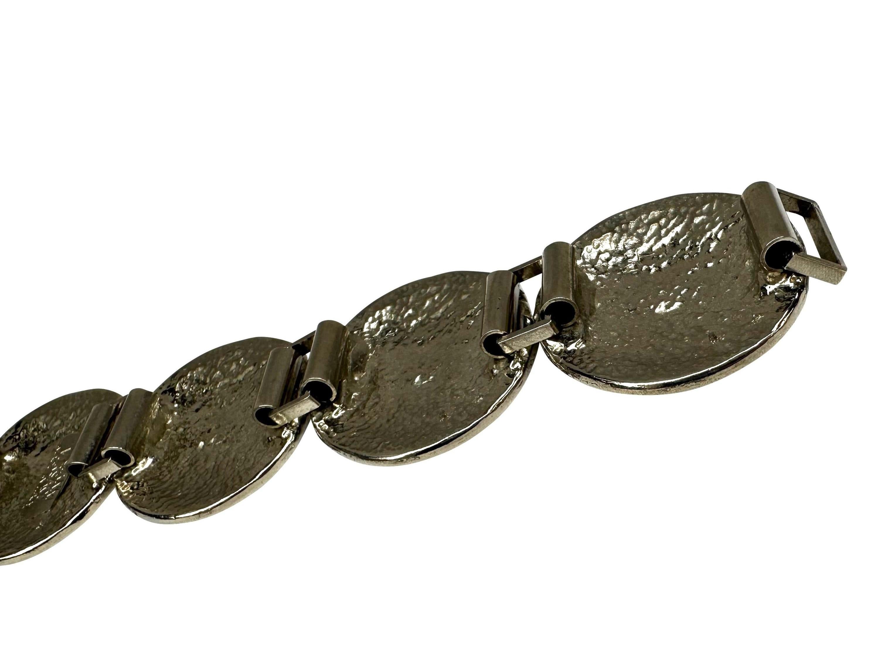 Bracciale Gianni Versace anni '90 con medaglione Medusa in argento e strass in vendita 1