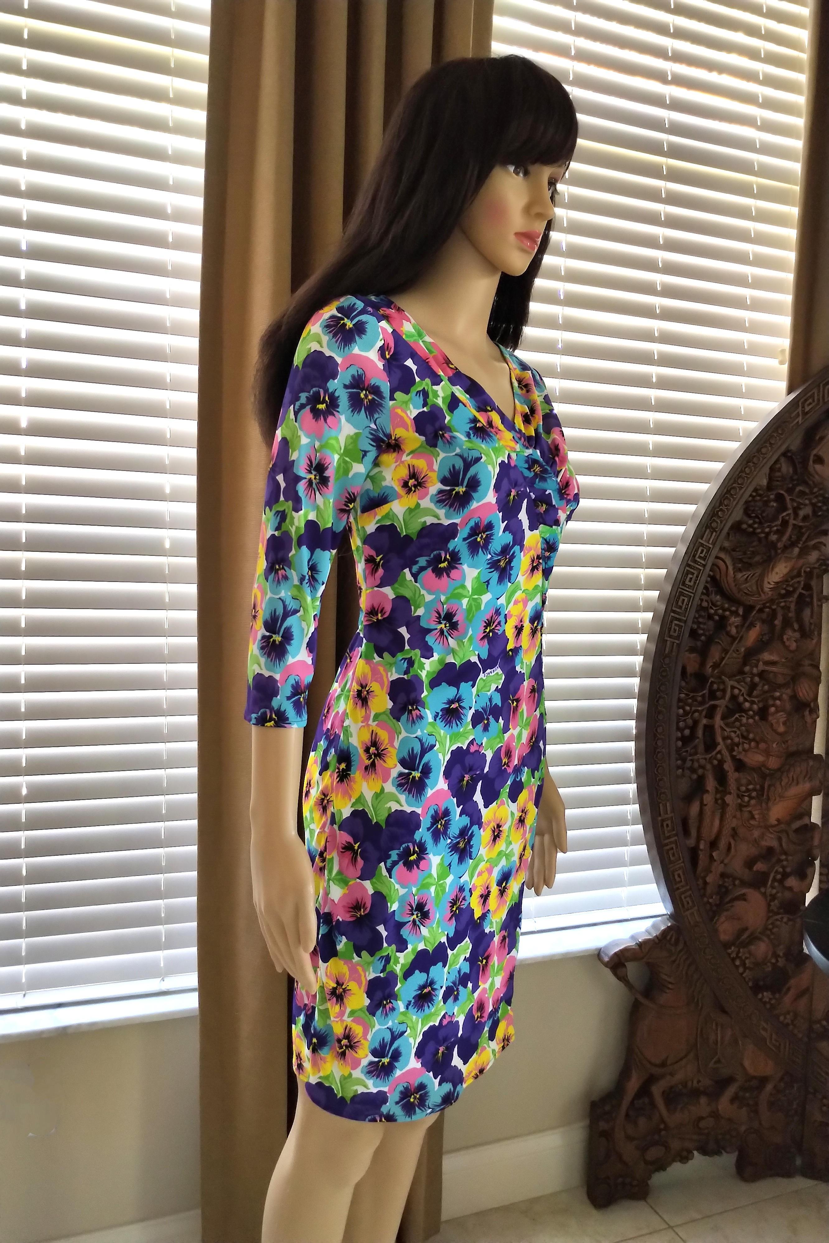 Women's 1990's Gianni Versace Signed Logo Multi Color Floral Fitted Dress IT 40/ US 2 4 For Sale