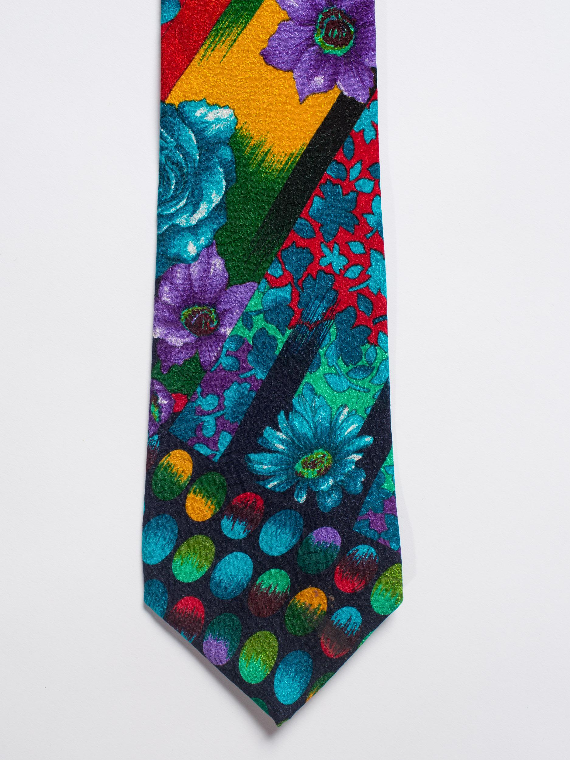 GIANNI VERSACE Cravate en soie à fleurs géométriques multicolores pour hommes des années 1990 en vente 3