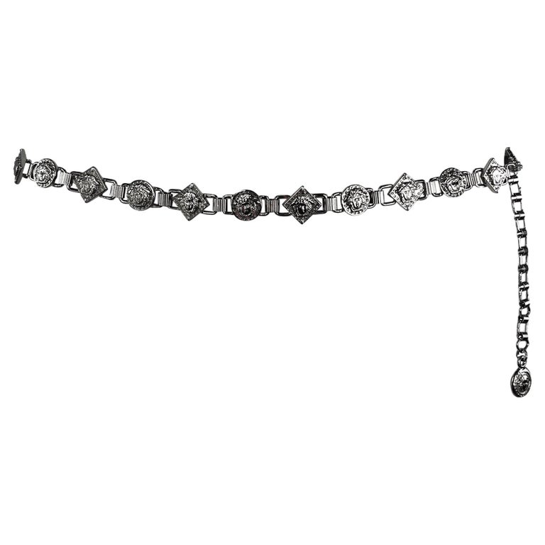 1990s Gianni Versace Silver Medusa Medallion Thin Pendant  display picture 2