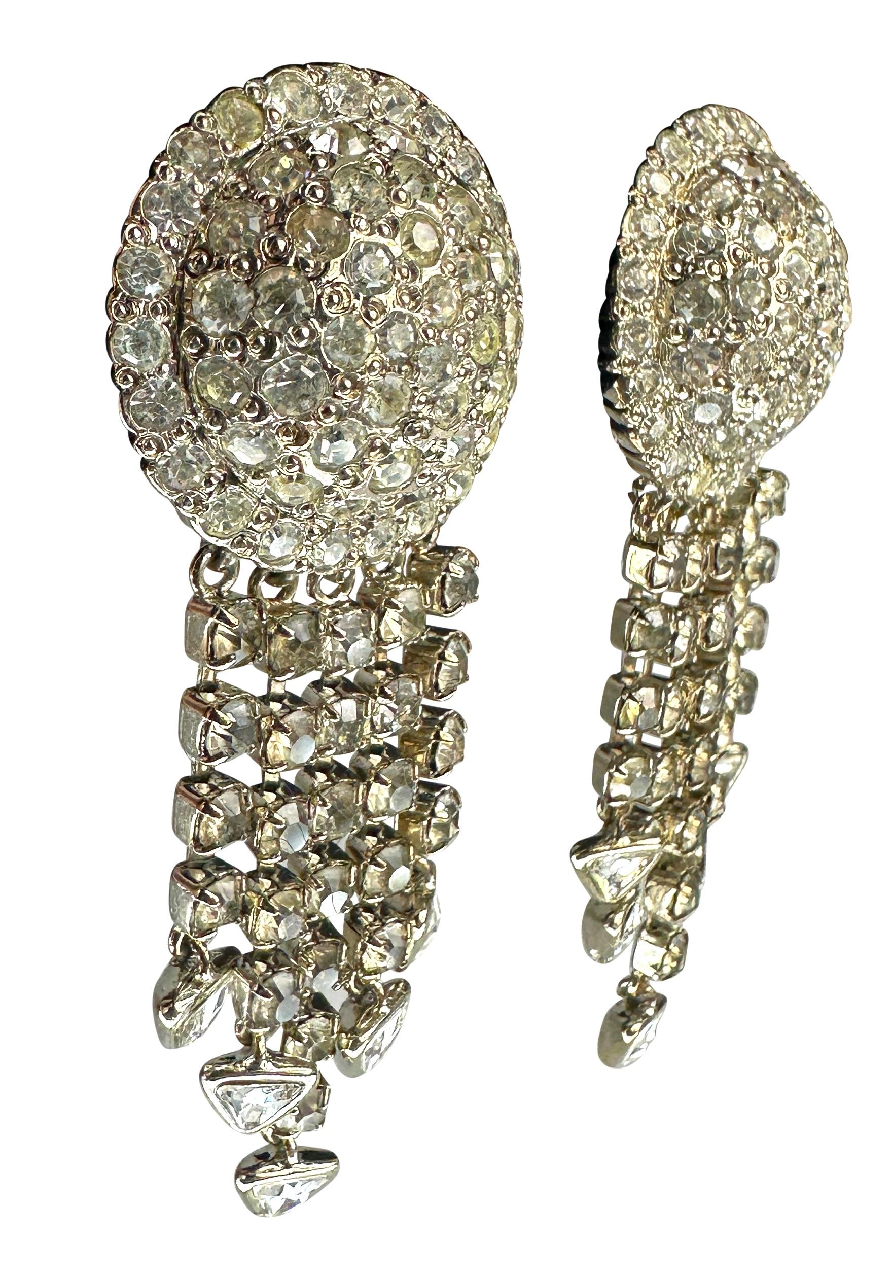 1990 Gianni Versace Argent Rhinestone Drop Clip on Earrings Pour femmes en vente