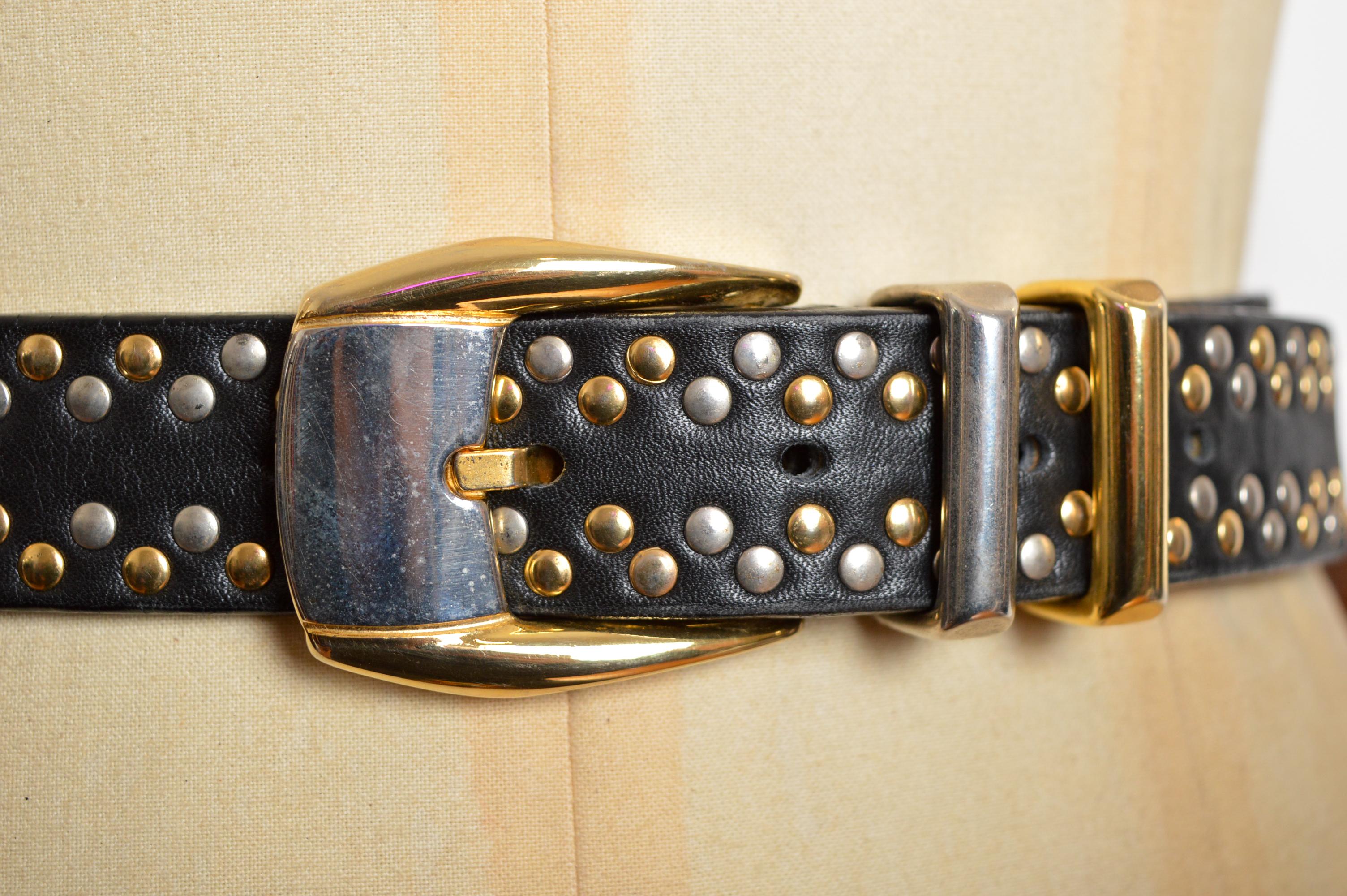 da uomo o donna Gianni Versace anni '90 Cintura con borchie in pelle nera e oro con testa di Medusa in vendita