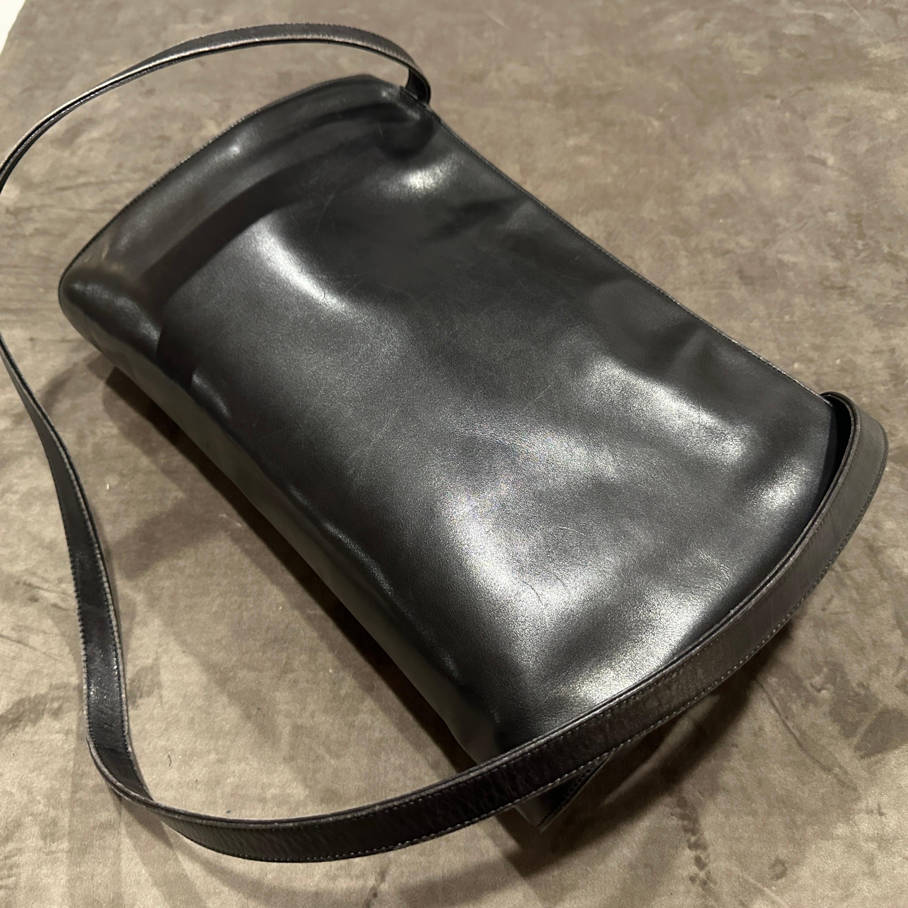 1990s Gianni Versace Suede and Leather Shoulder Bag For Sale 6