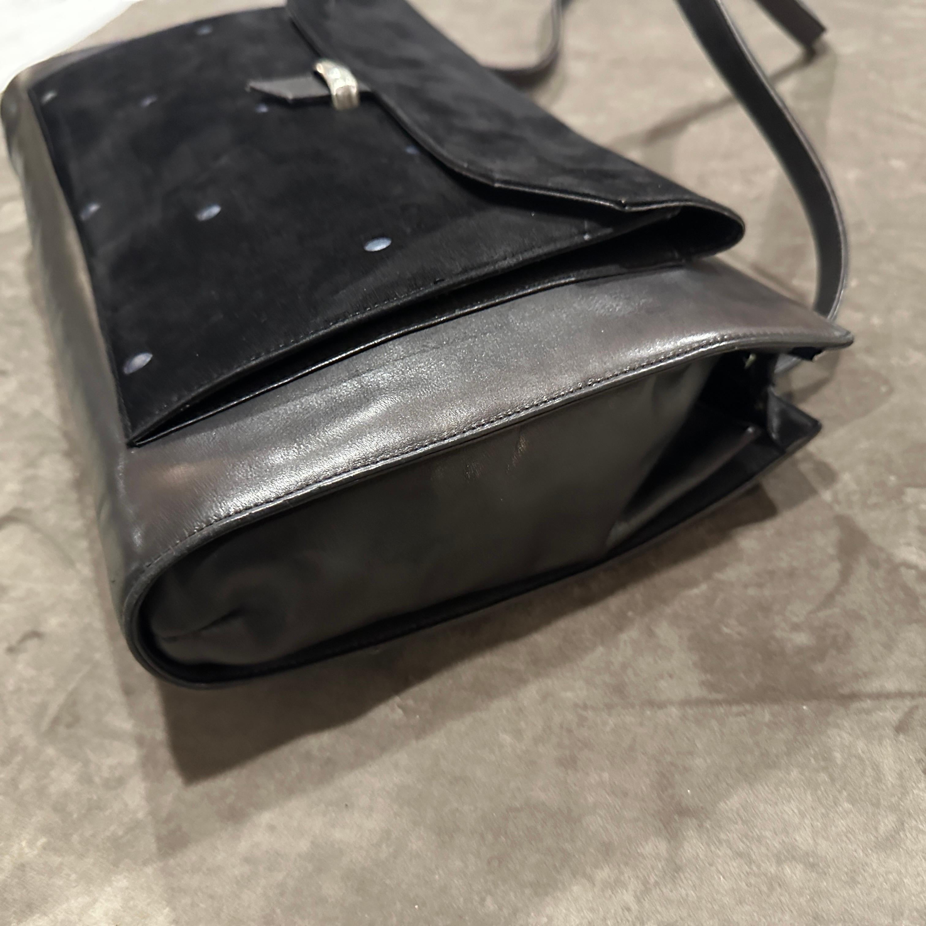 1990s Gianni Versace Suede and Leather Shoulder Bag For Sale 4