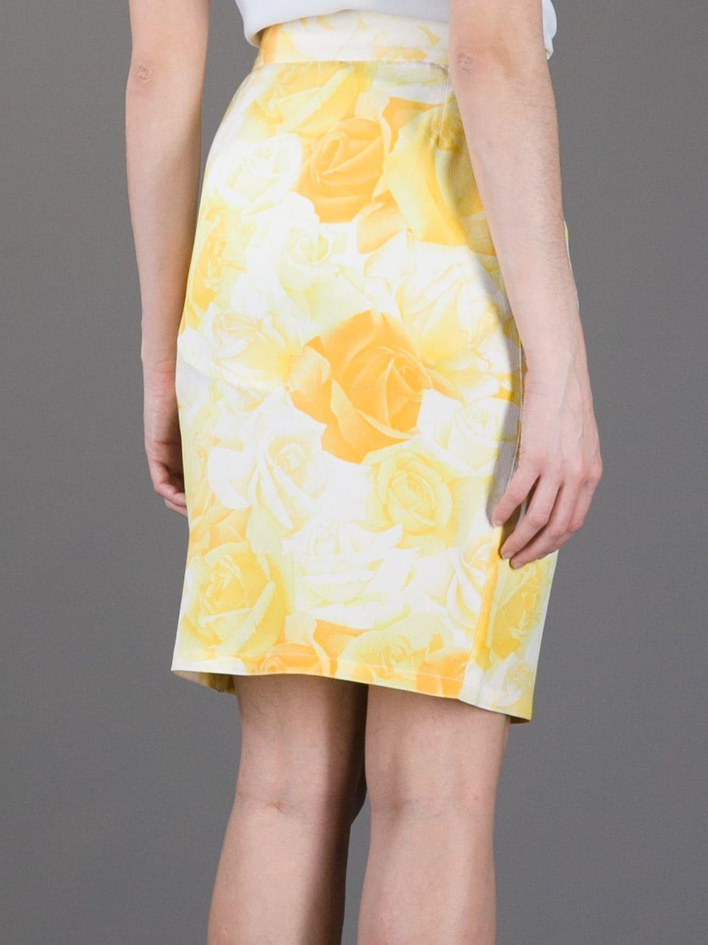 1990s Gianni Versace Yellow Printed Silk Skirt In Excellent Condition In Lugo (RA), IT