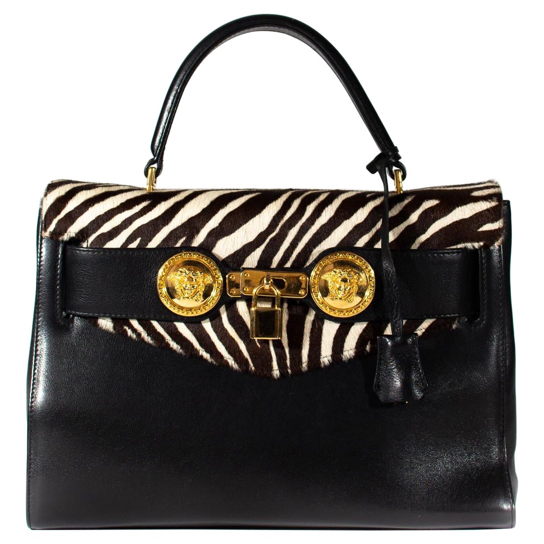 Bolso Gianni Versace estilo Kelly "Diana" de pelo de poni de cebra de los años 90